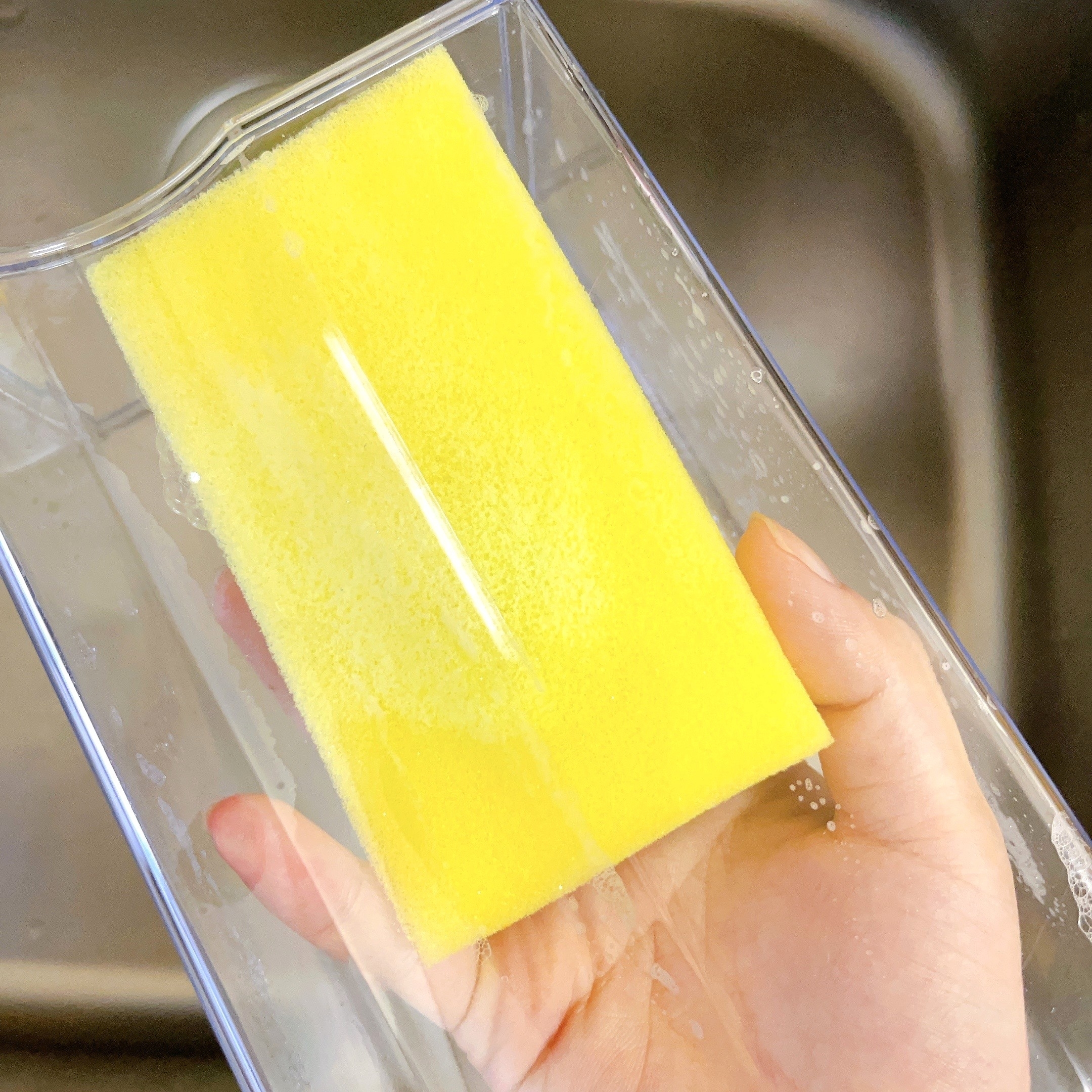 ダイソーのオススメの商品「横置きできる冷水筒(1.6L)」