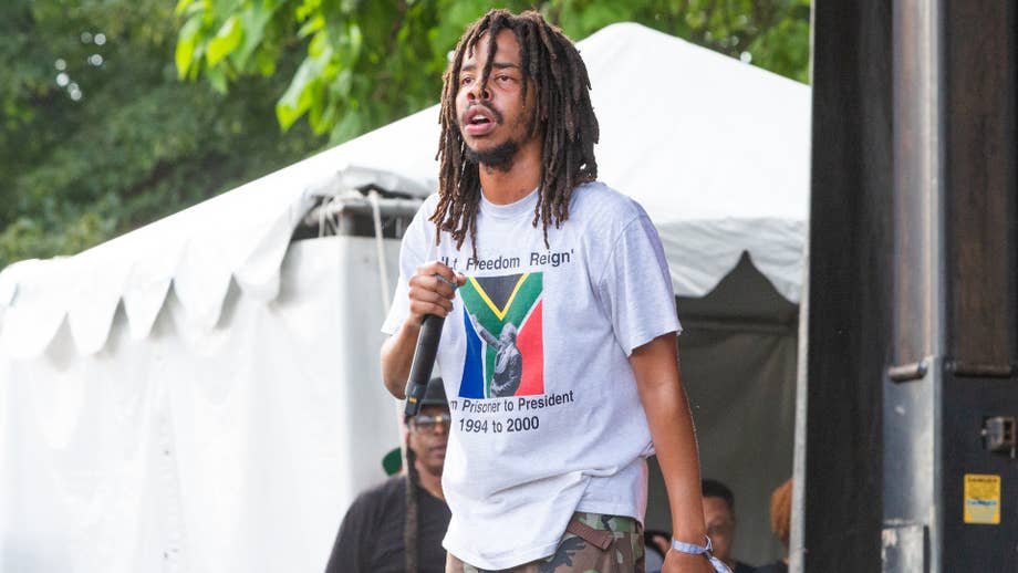 Earl Sweatshirt Playfully Trolls Fans by Bringing Out Fake Frank Ocean