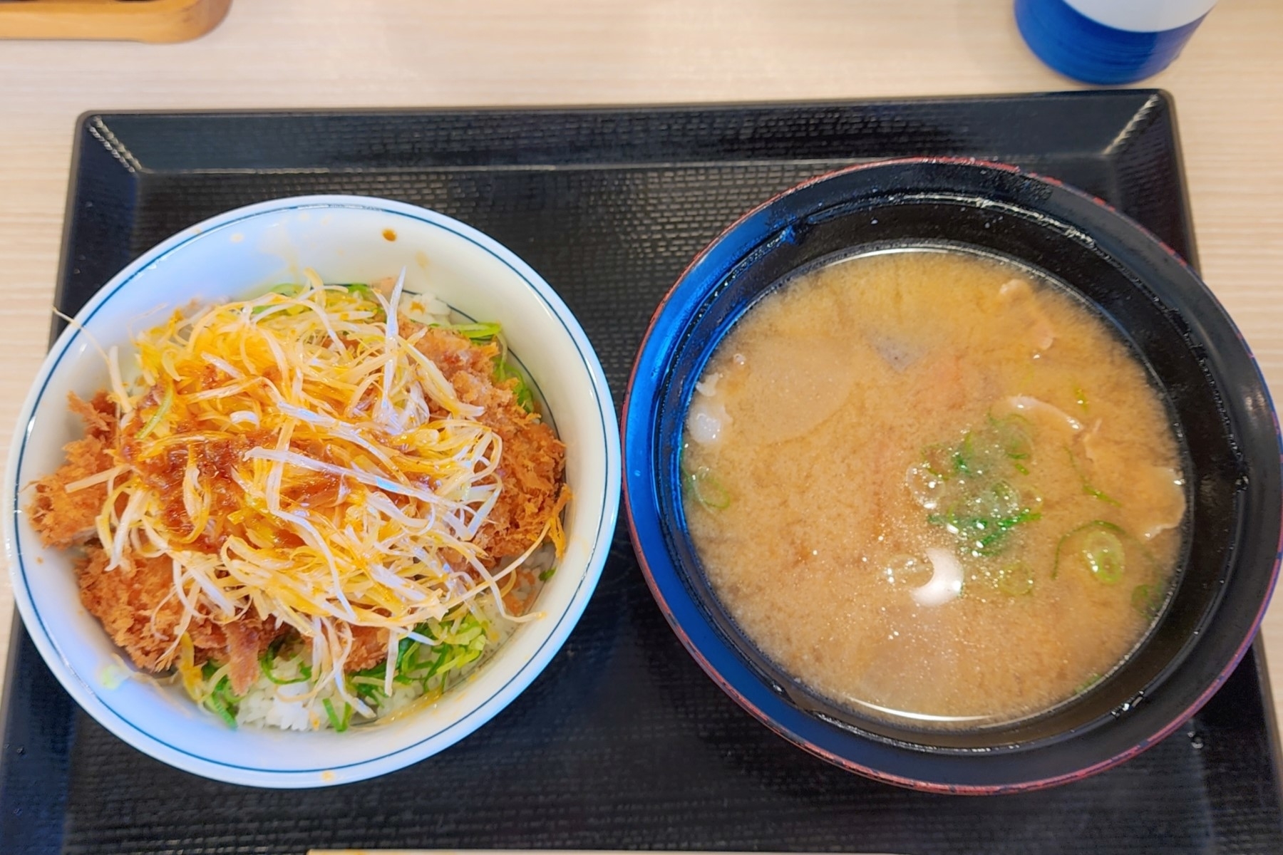 かつやのおすすめメニュー「とん汁（大）」