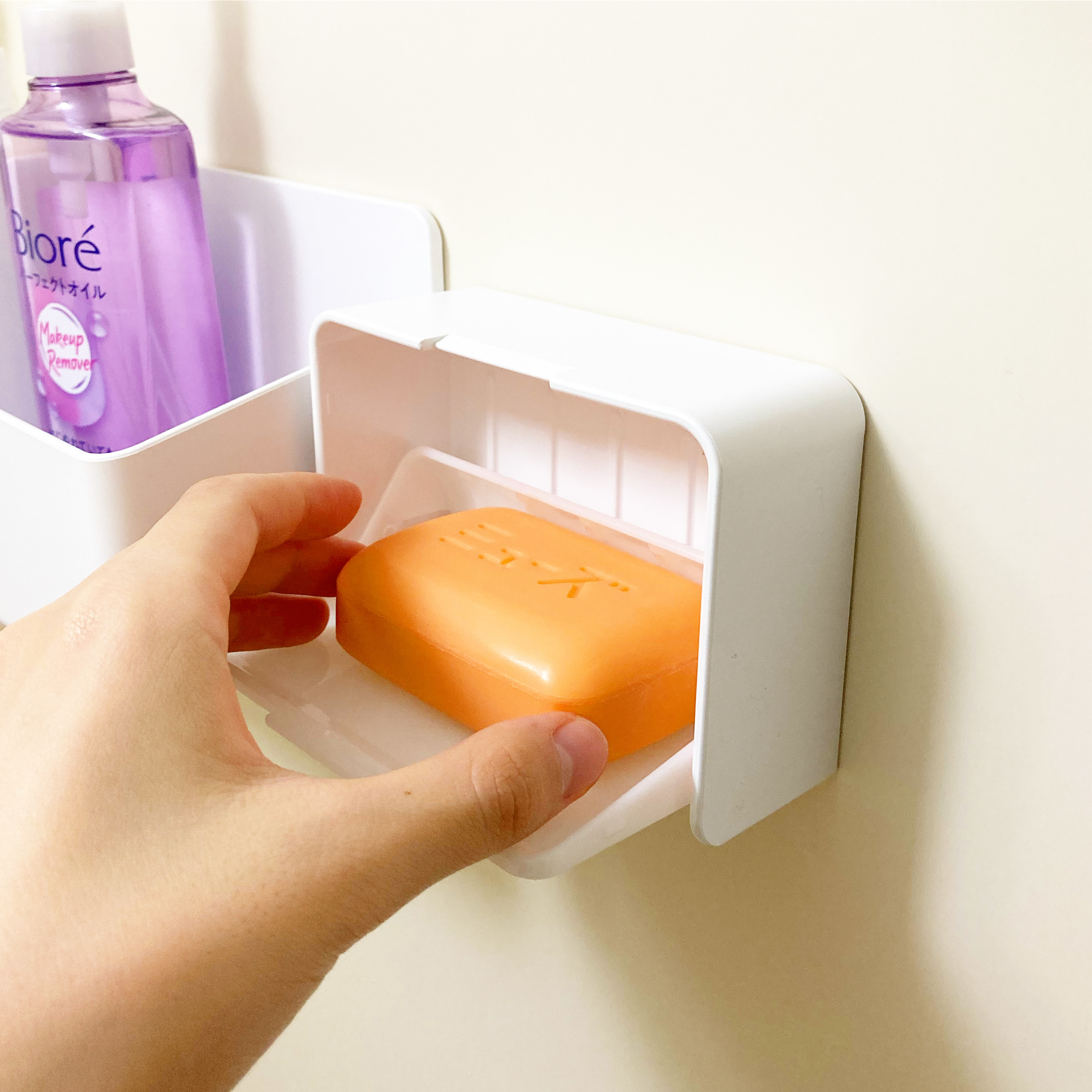 DAISO（ダイソー）の「カバー付きソープホルダー（バス用マグネット）」