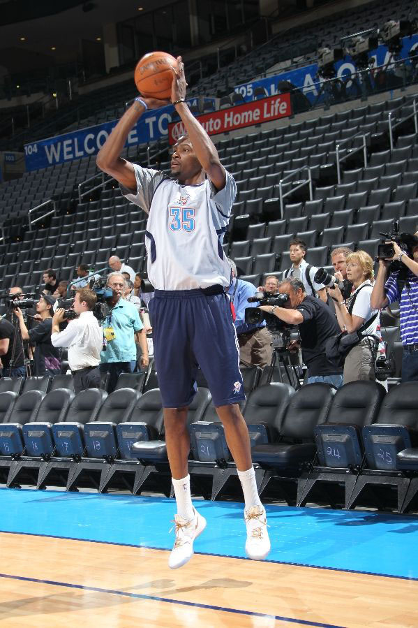 Kevin Durant wearing Nike KD 3 III White Gold During NBA Finals Practice (4)