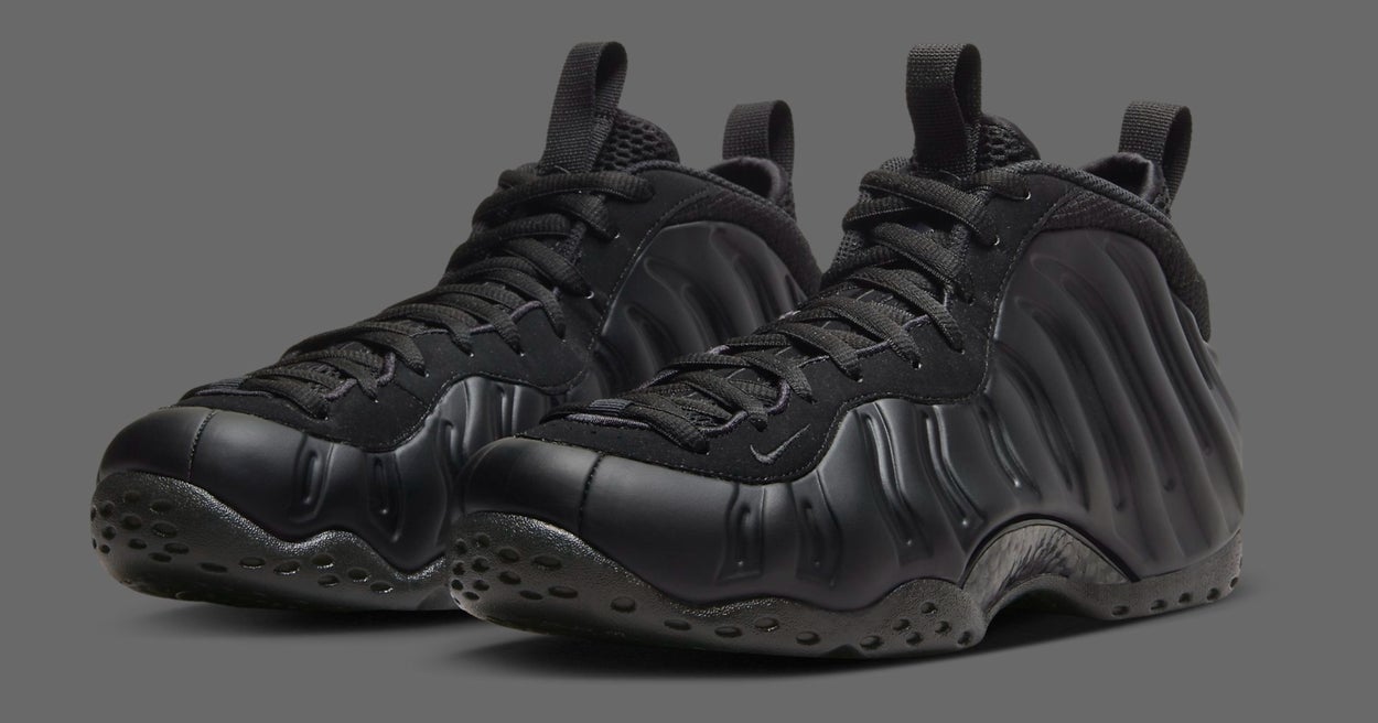 Official Look at This Year's 'Anthracite' Nike Foamposite One