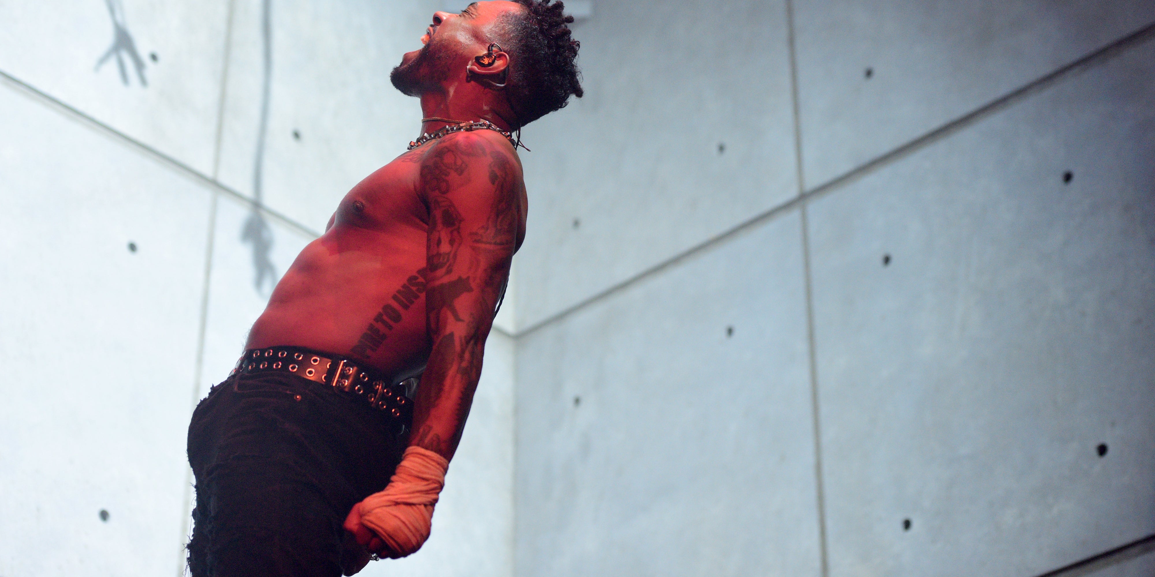 Miguel Had Hooks in His Back and Was Suspended in the Air During Performance - Vimarsana News