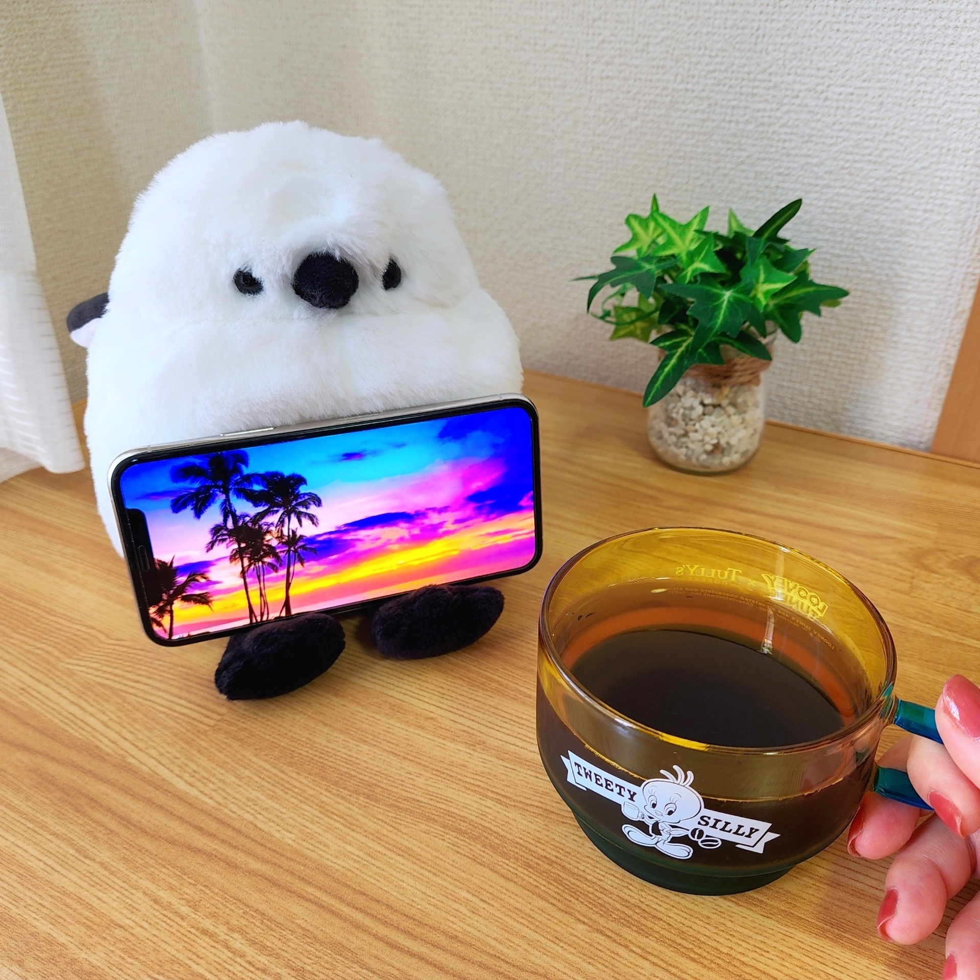 ニトリ デコホームのおすすめ雑貨「【デコホーム商品】スマホクッション(シマエナガ)」
