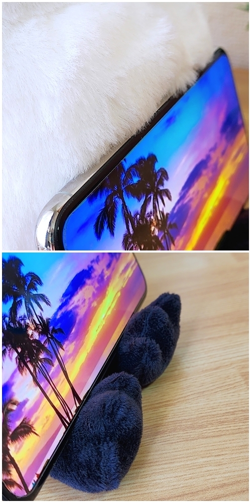 ニトリ デコホームのおすすめ雑貨「【デコホーム商品】スマホクッション(シマエナガ)」