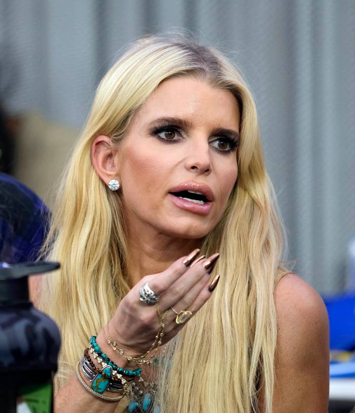 Jessica Simpson Looks Unrecognizable, Fans Ask 'What Happened To Her?