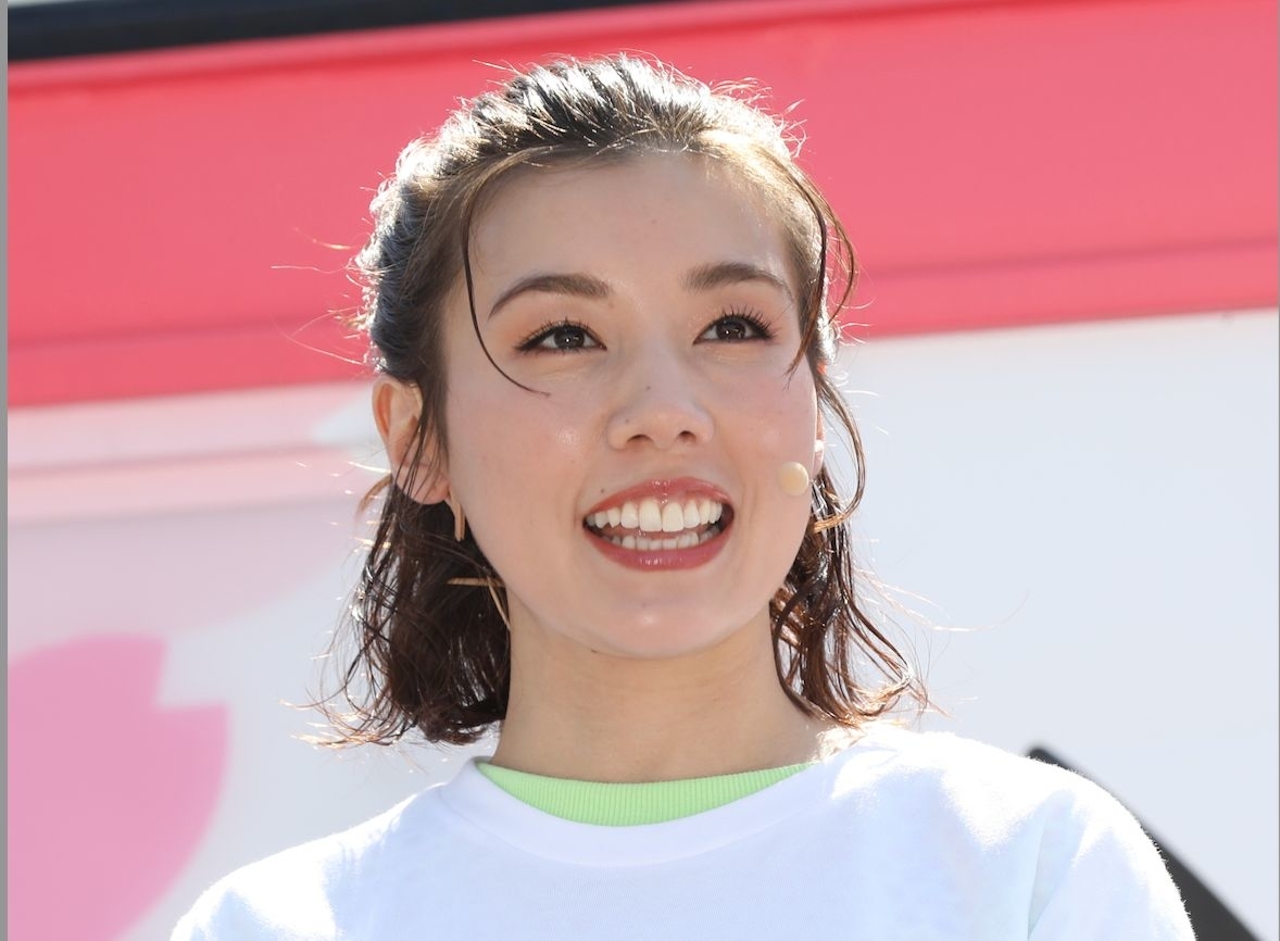 「最高な女たち」「誰よりも PINKが似合う」人気女優が全身ピンク