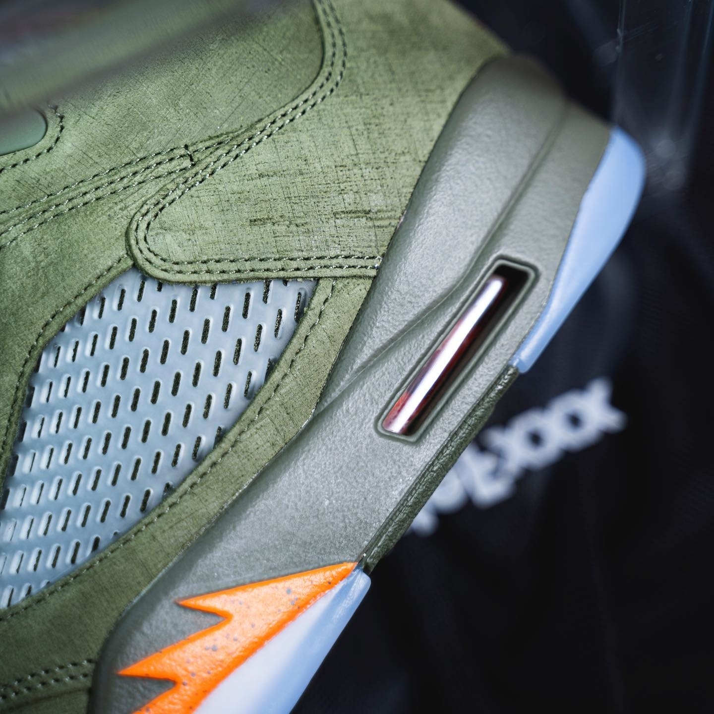 Jordan 5 Olive Paura