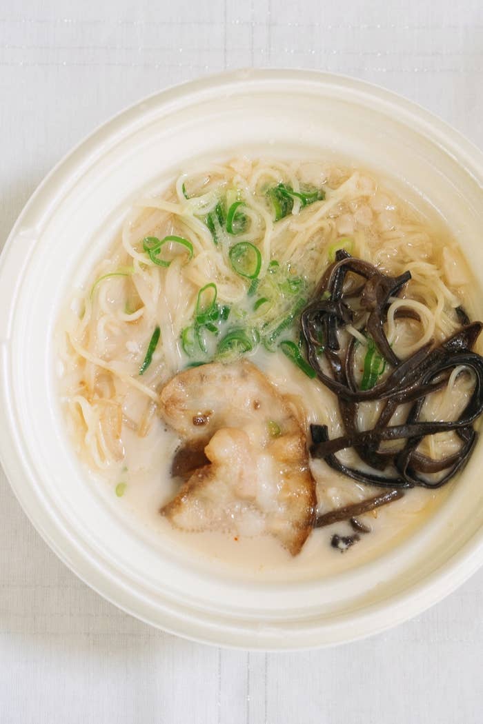 セブン-イレブンのおすすめグルメ「博多一風堂監修とんこつラーメン」