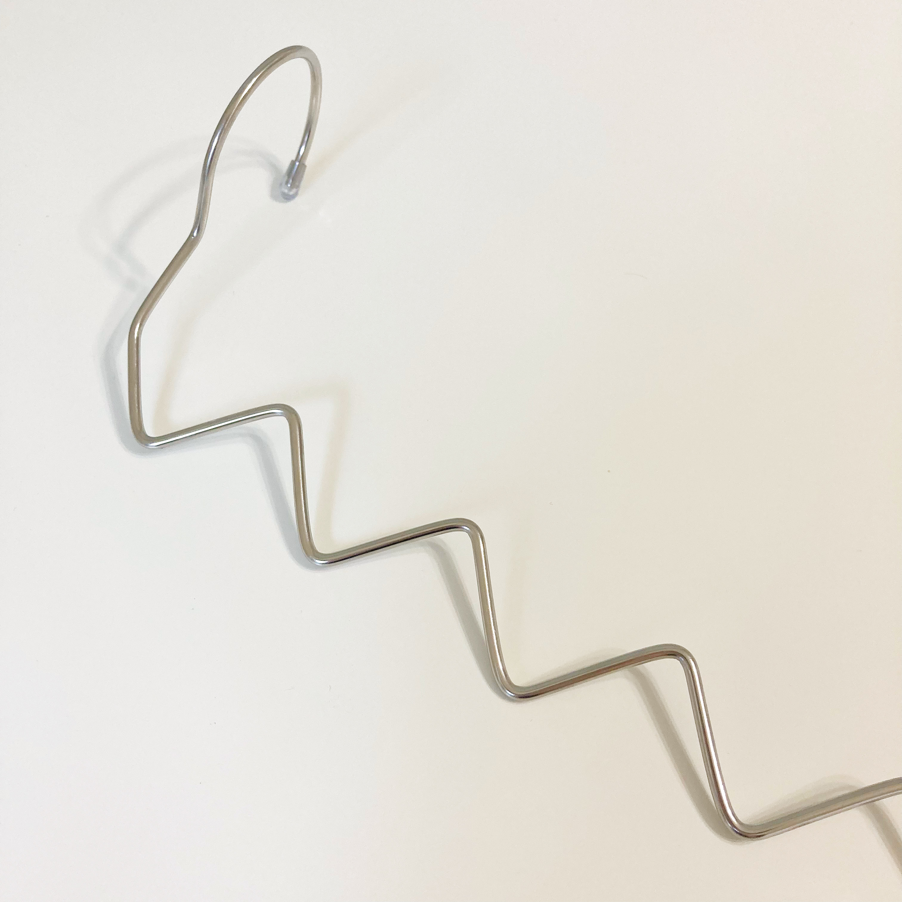 DAISO(ダイソー)の便利アイテム「ステンレスハンガーホルダー」