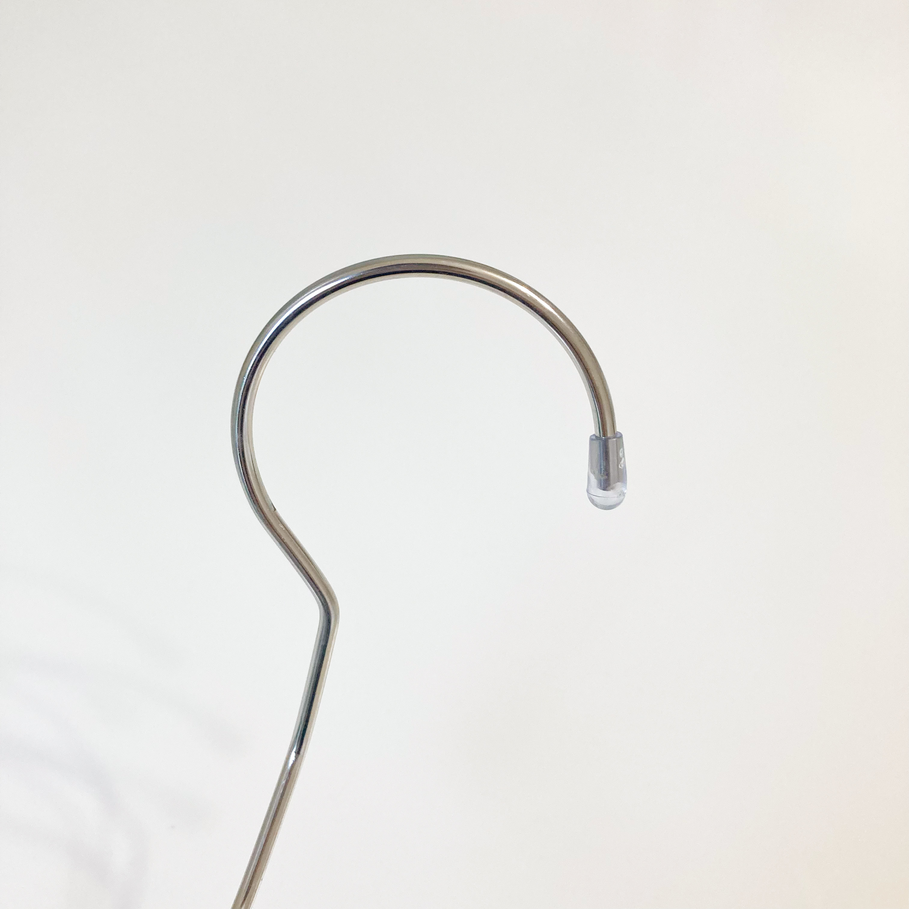 DAISO(ダイソー)の便利アイテム「ステンレスハンガーホルダー」