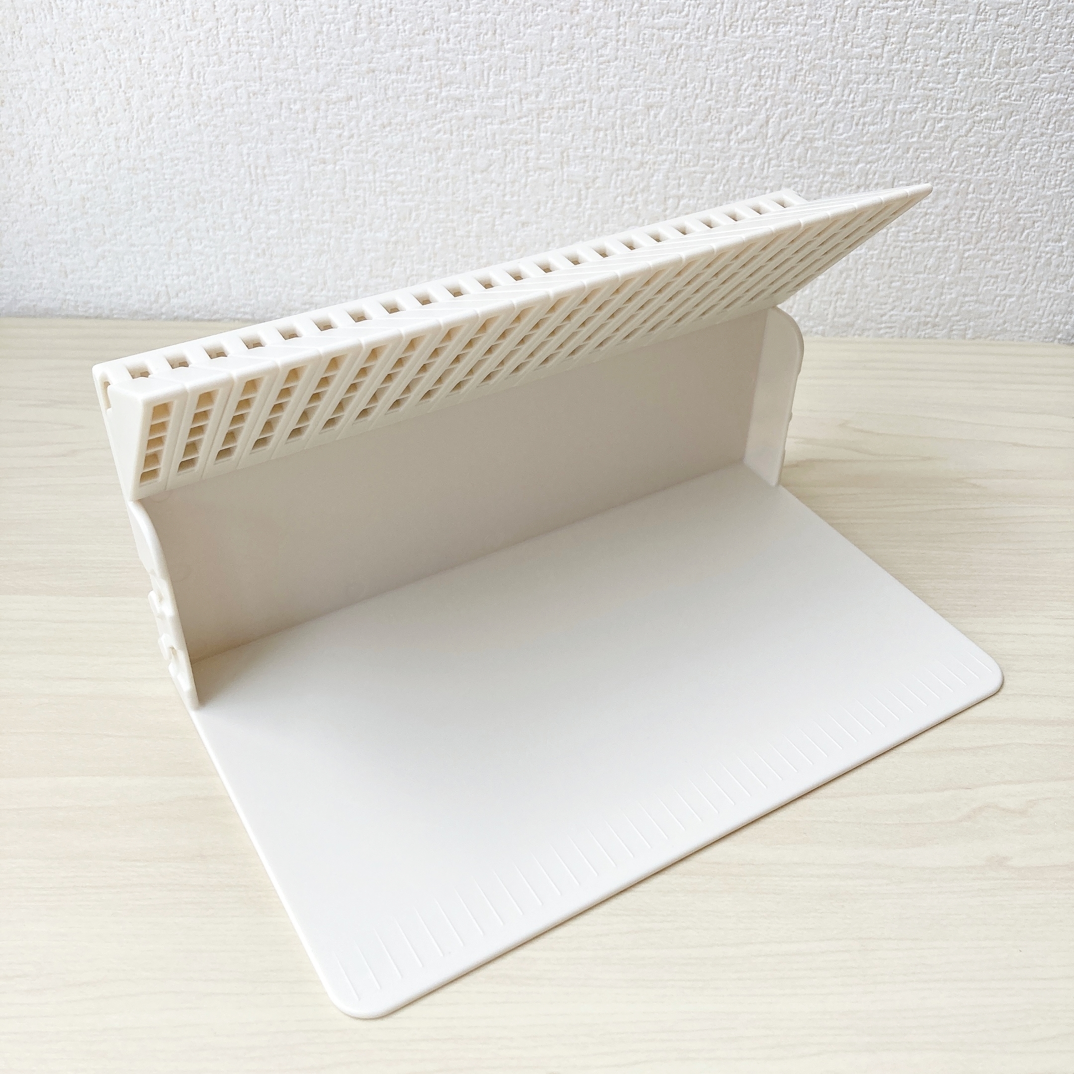 HANDS(ハンズ)で見つけたオススメの収納「1冊でも倒れないブックスタンド」