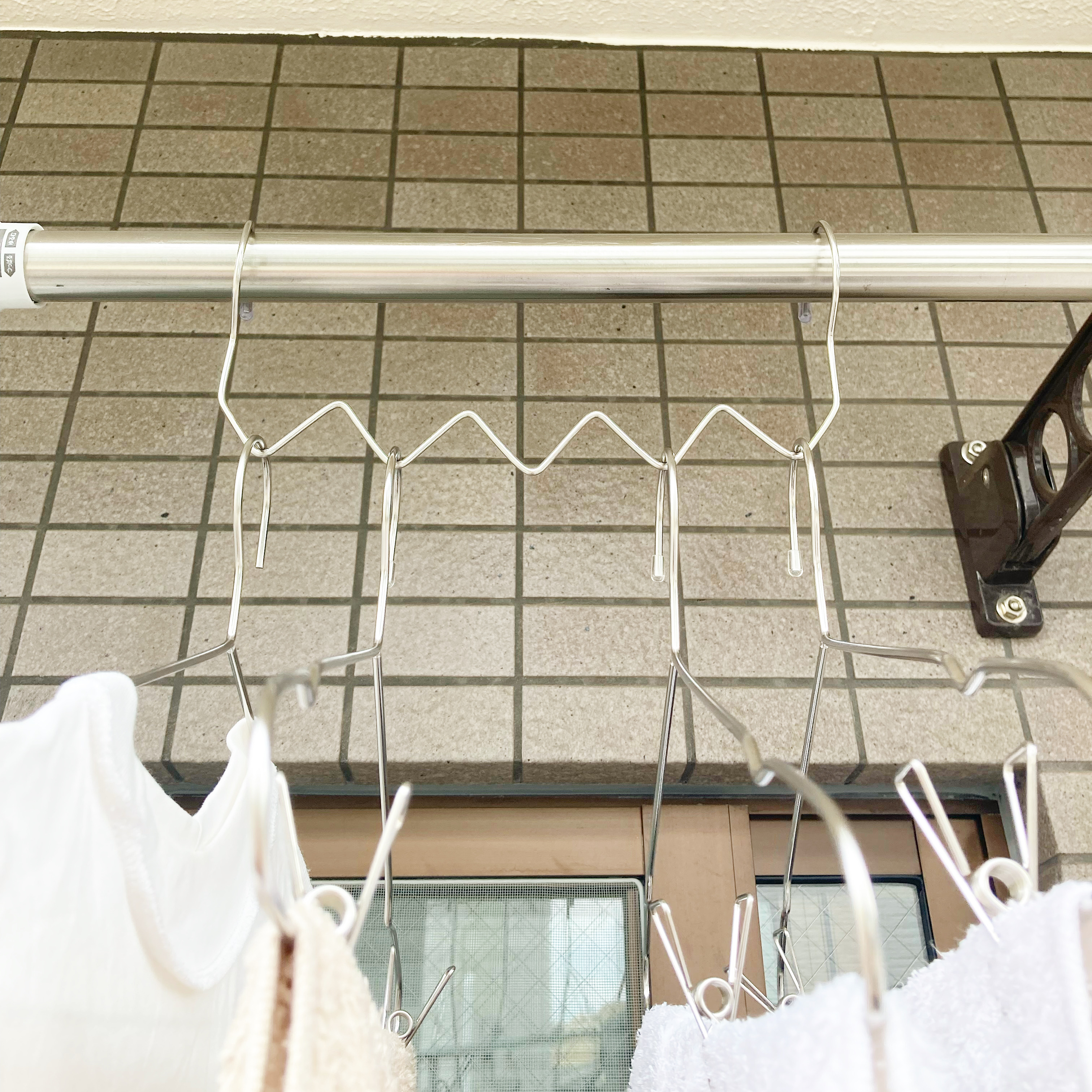 DAISO(ダイソー)の便利アイテム「ステンレスハンガーホルダー」