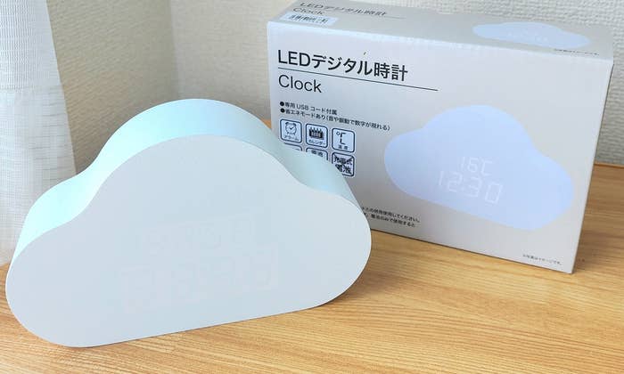 ニトリのおすすめ雑貨「【デコホーム商品】LEDデジタル時計(クラウドガタ S758)」