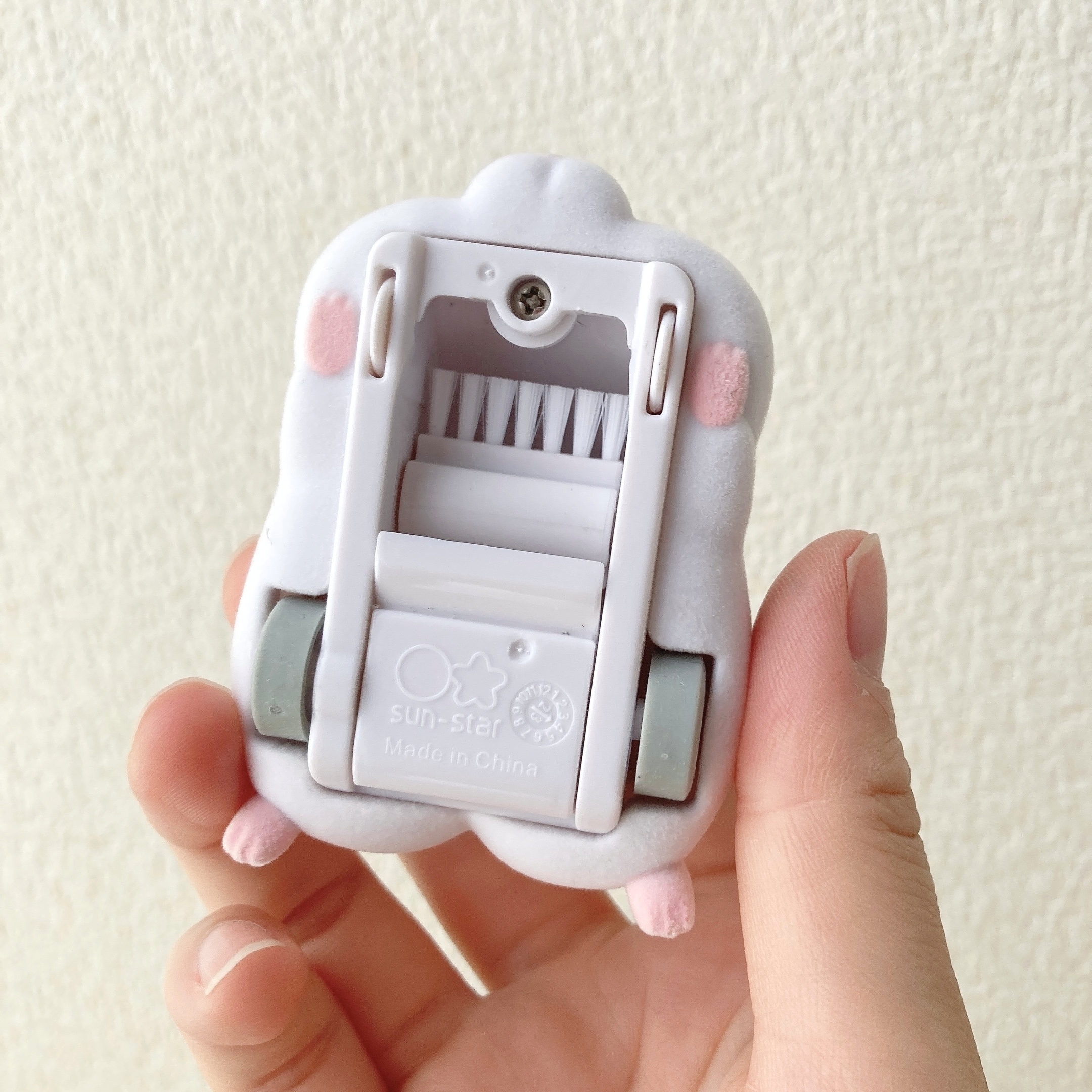 HANDS(ハンズ)で見つけたオススメの便利グッズ「卓上クリーナー もぐもぐズー」