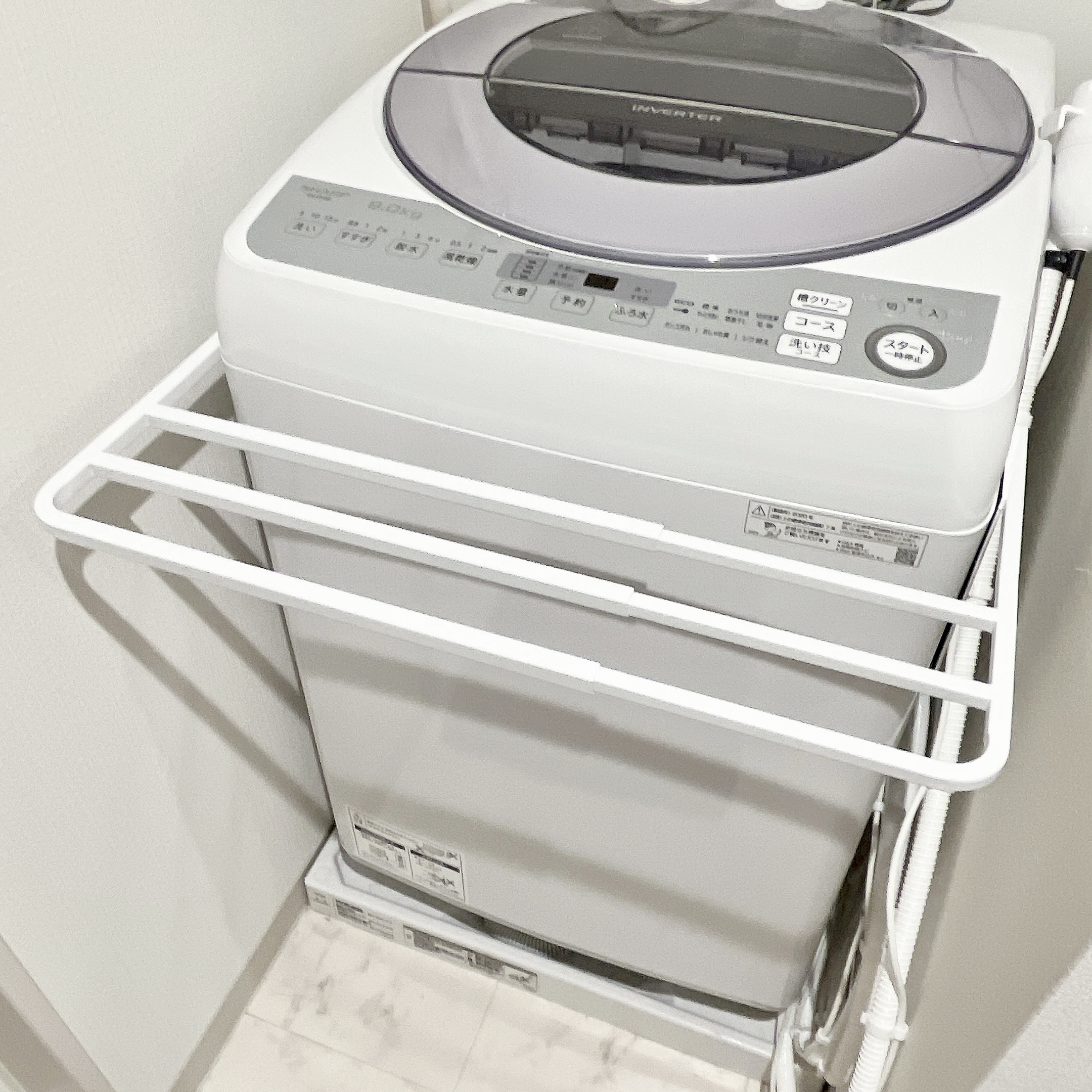 ニトリの便利アイテム「マグネット伸縮洗濯機バスタオルハンガー」