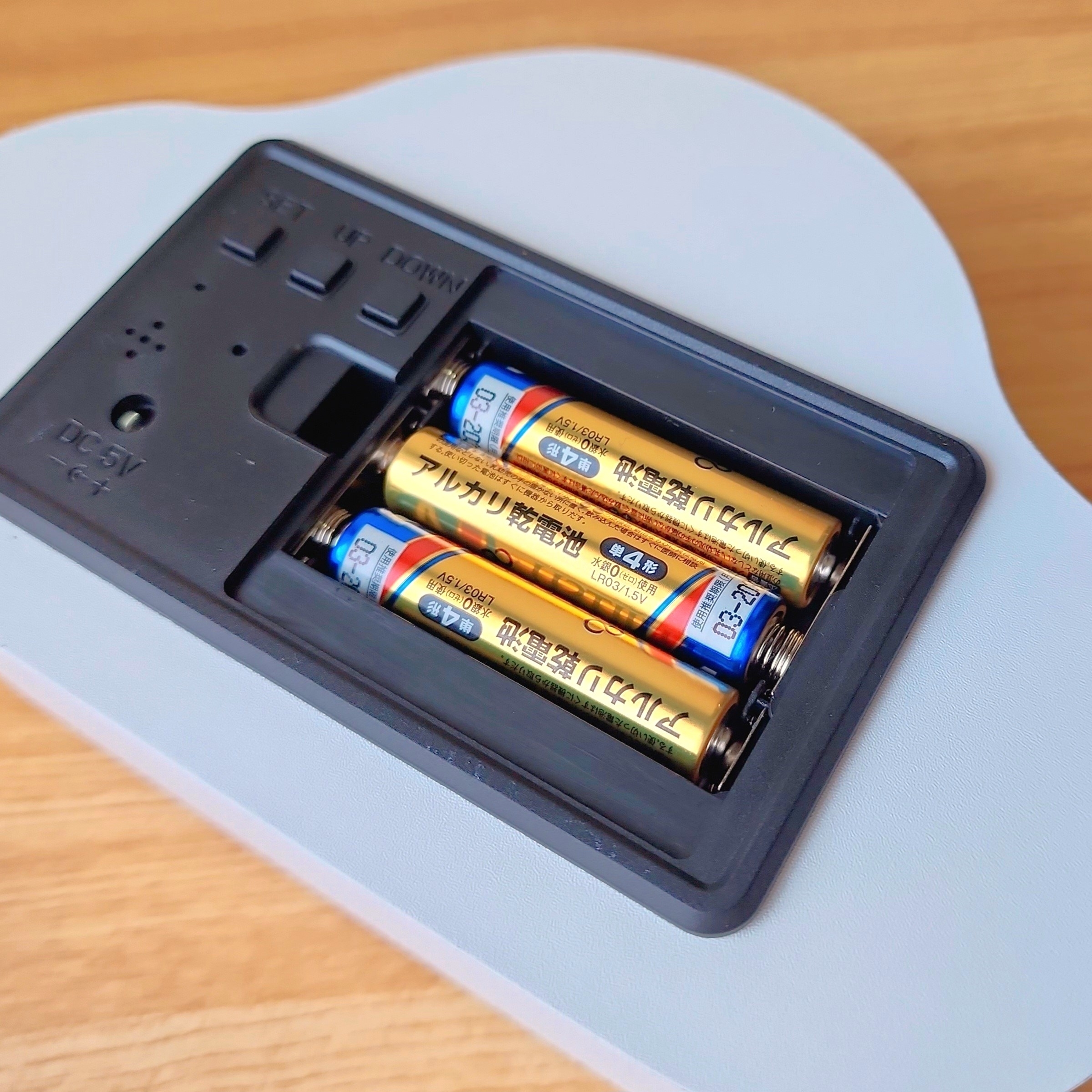 ニトリのおすすめ雑貨「【デコホーム商品】LEDデジタル時計（クラウドガタ S758）」