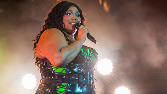 lizzo performing live
