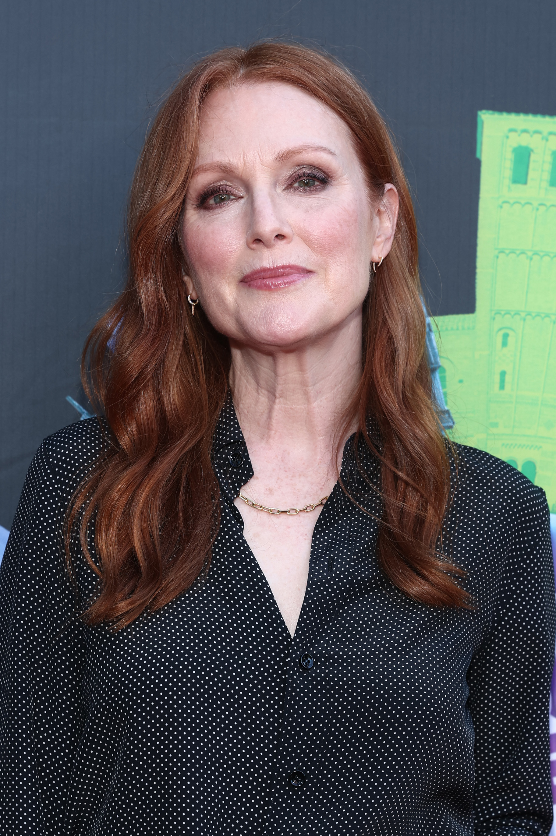 Close-up of Julianne at a media event