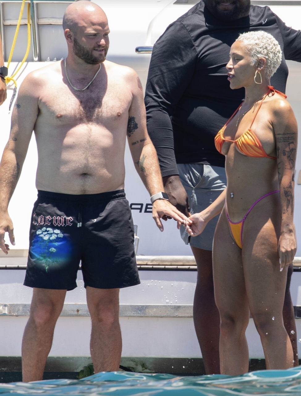 Doja Cat and boyfriend J. Cyrus on vacation in Mexico