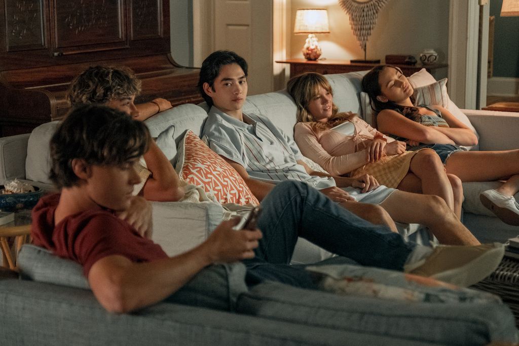 The kids in the main cast of The Summer I Turned Pretty sitting on a couch