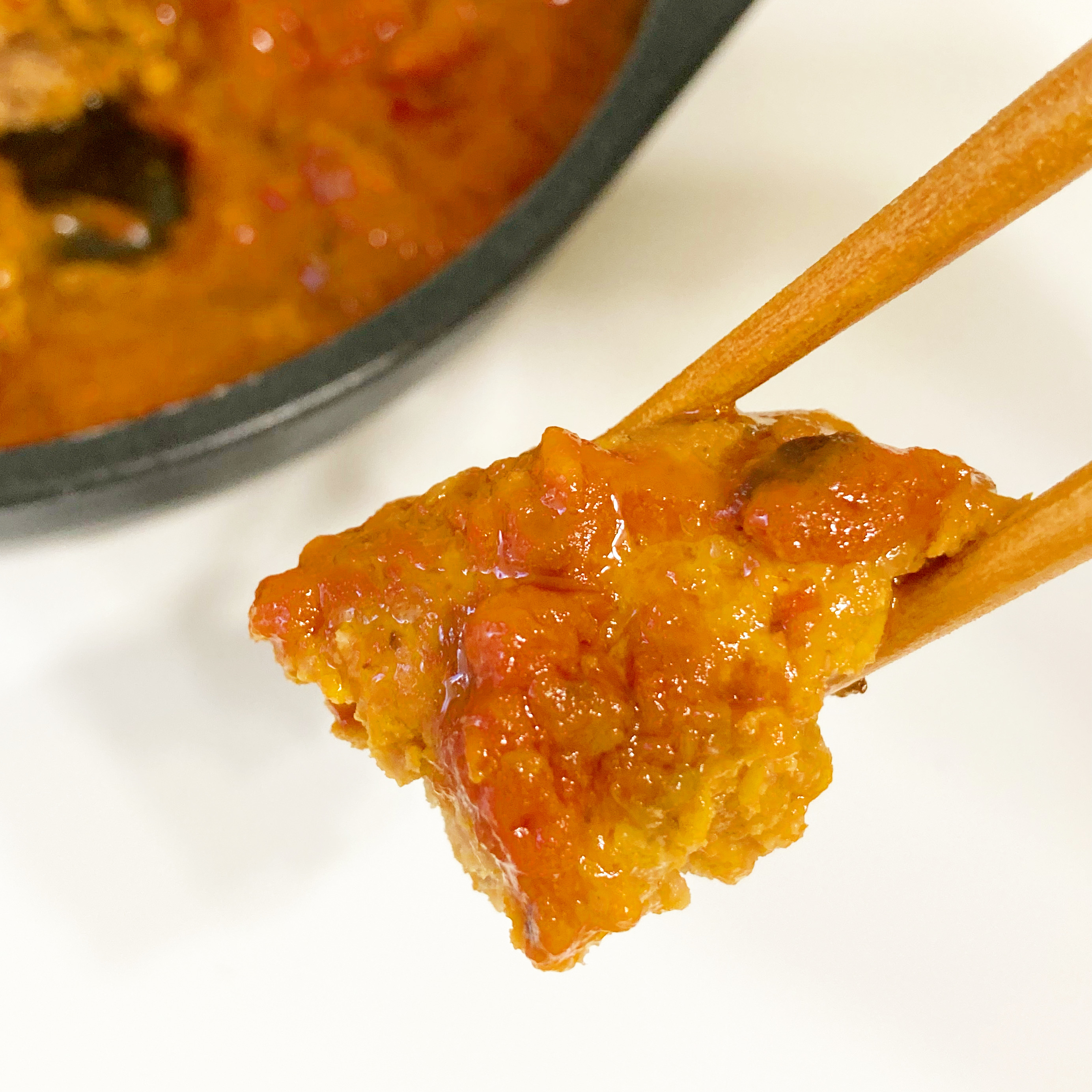 無印良品のレトルト食品「素材を生かしたお惣菜 トマトの煮込みハンバーグ」