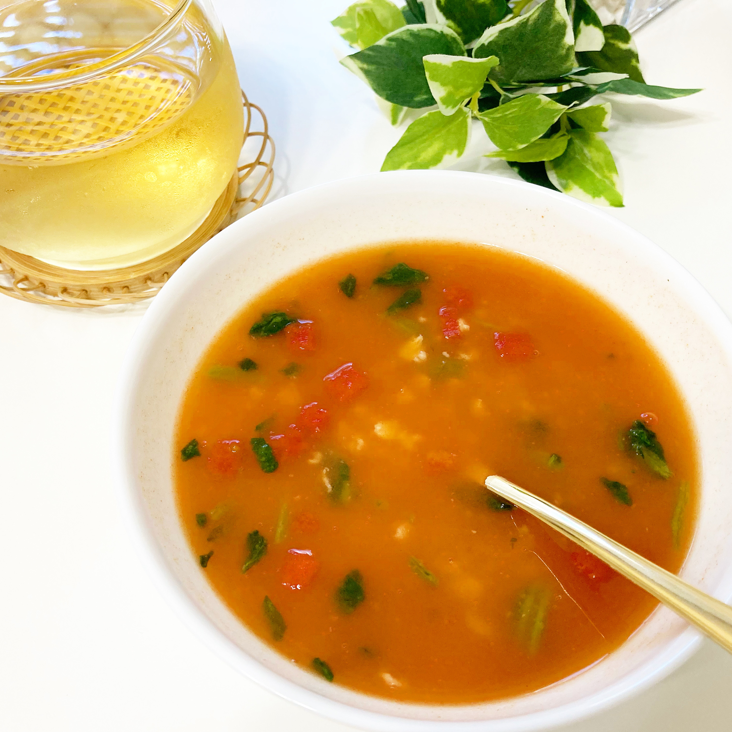 無印良品のヘルシー食品「オーツ麦のリゾット トマトとほうれん草」