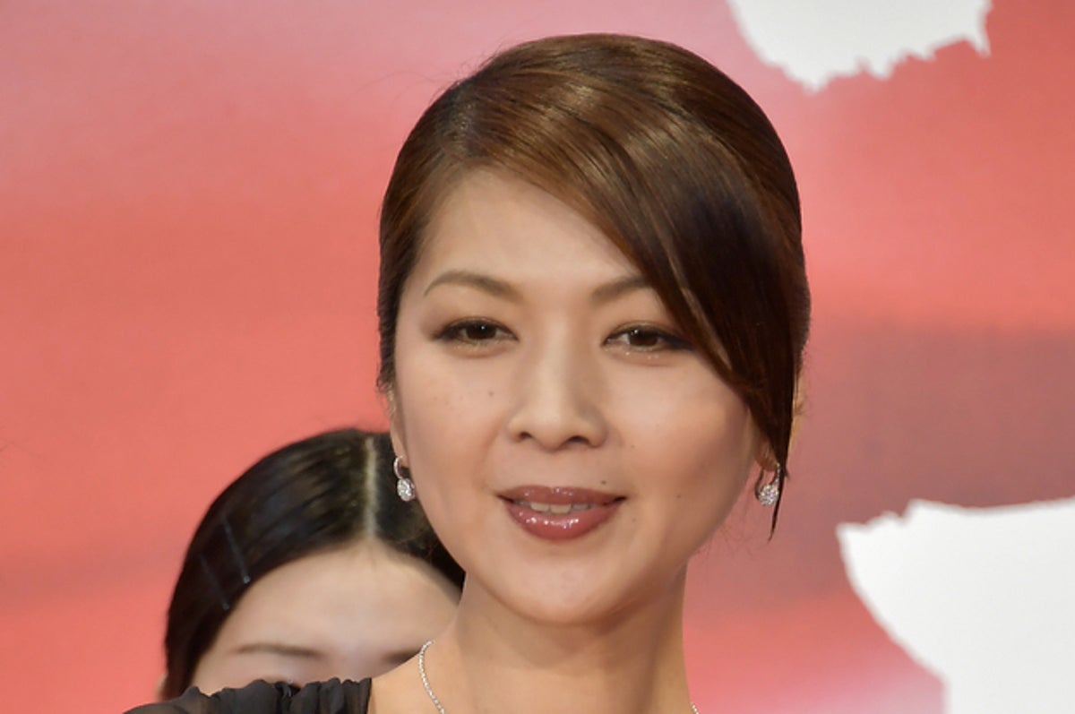 6MKC女優さんがお召しのと同じ正絹紬 とおく 綺麗な横柄のお召しです
