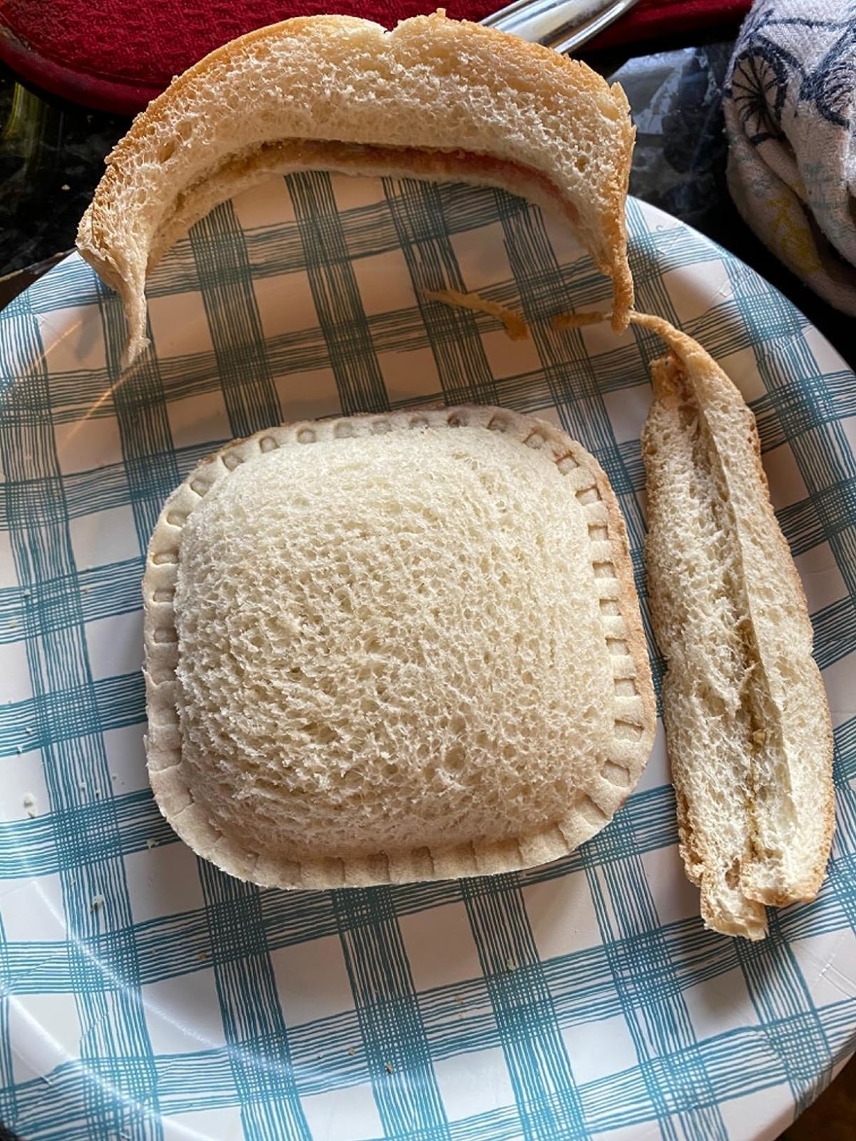 Reviewer image of sandwich with the crust cut off using the cutter