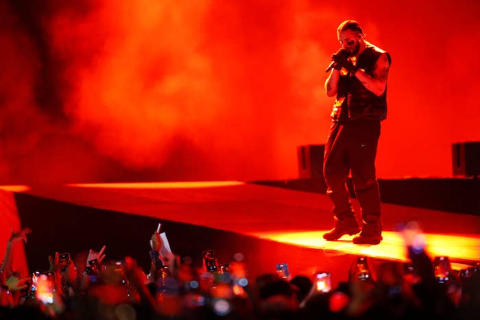 Drake performs at Lollapalooza Chile