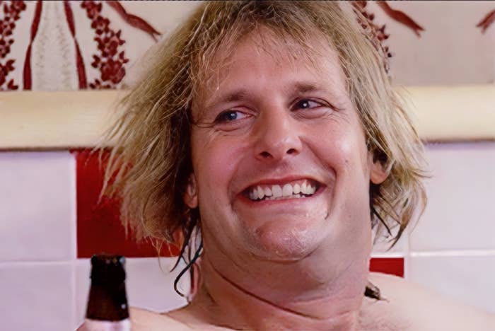 Jeff Daniels smiling as Harry Dunne in Dumb and Dumber