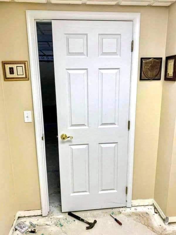 A door that doesn&#x27;t fit the frame