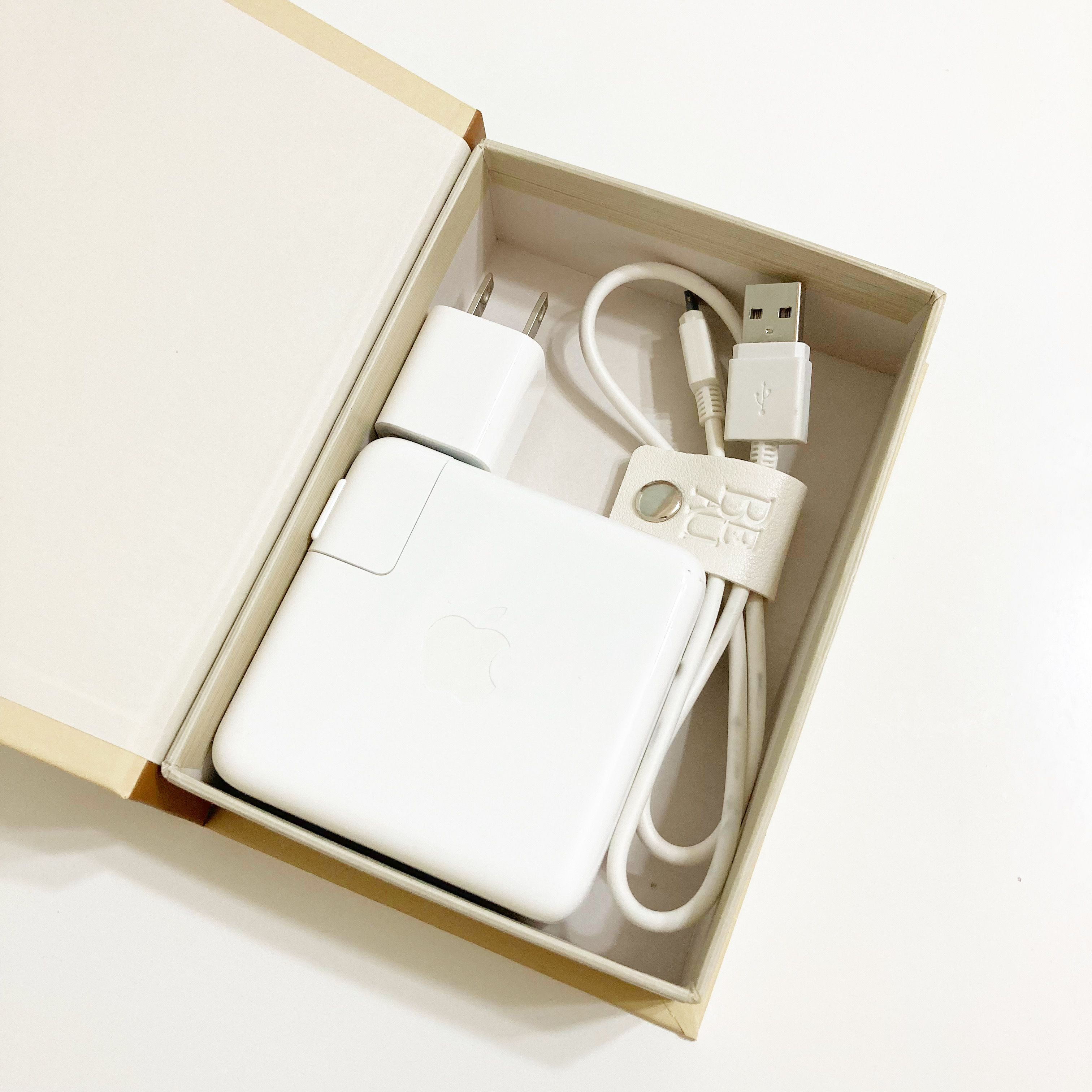 DAISO(ダイソー)の収納アイテム「インテリアブック型収納(A、3サイズ)」