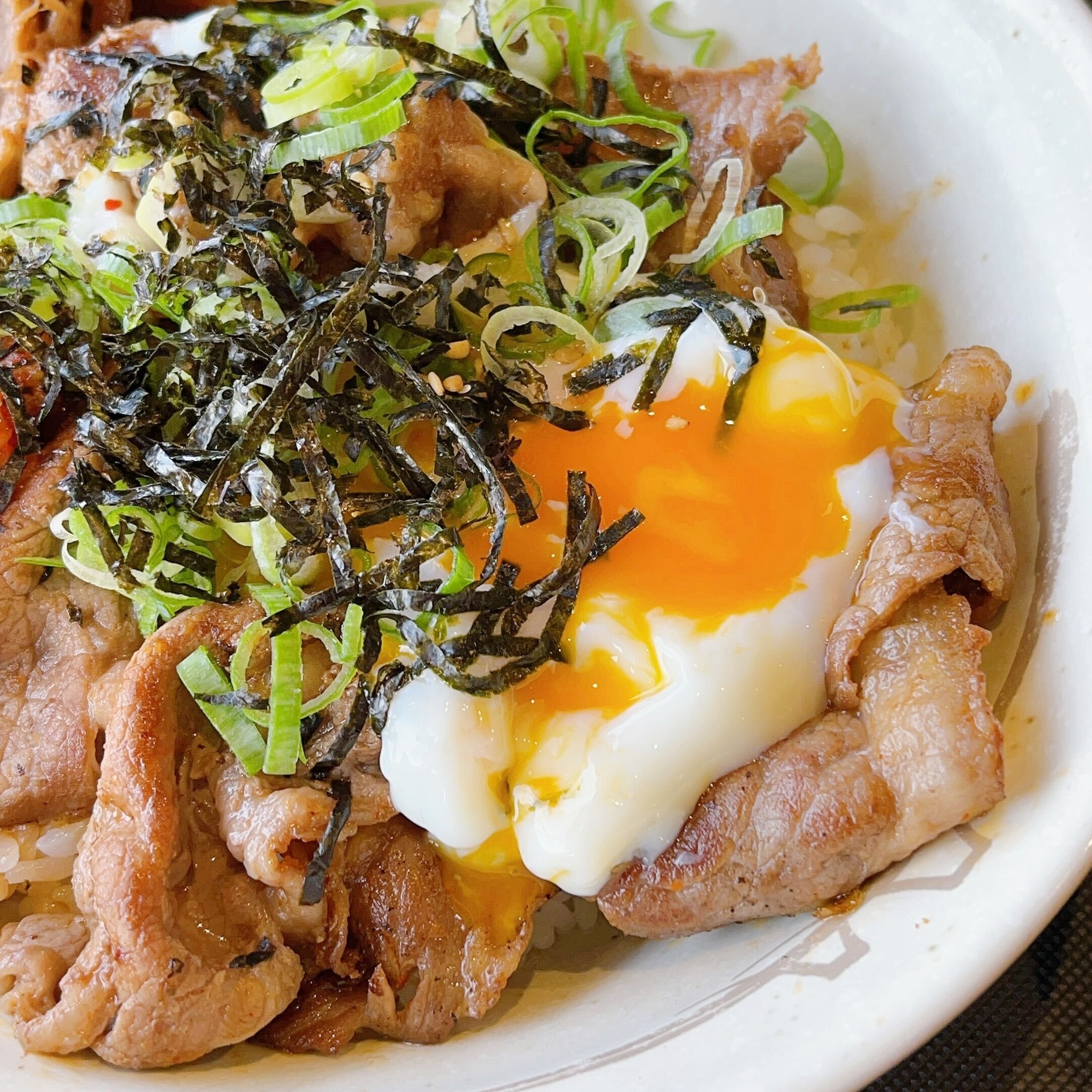 松屋のオススメのメニュー「牛焼ビビン丼」