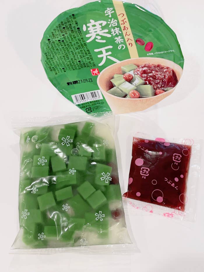 KALDI（カルディ）のオススメのスイーツ「つぶあん入り 宇治抹茶の寒天」