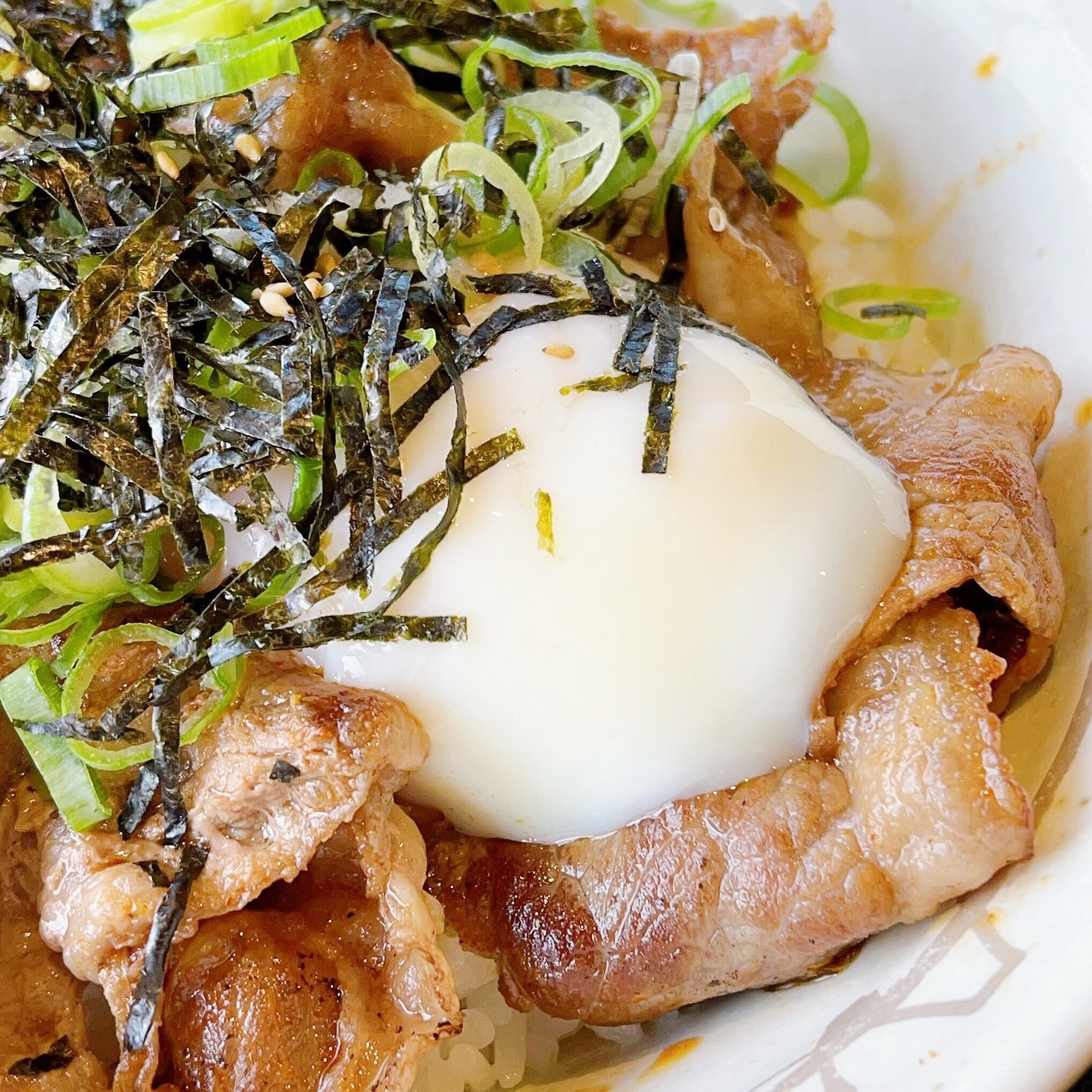 松屋のオススメのメニュー「牛焼ビビン丼」