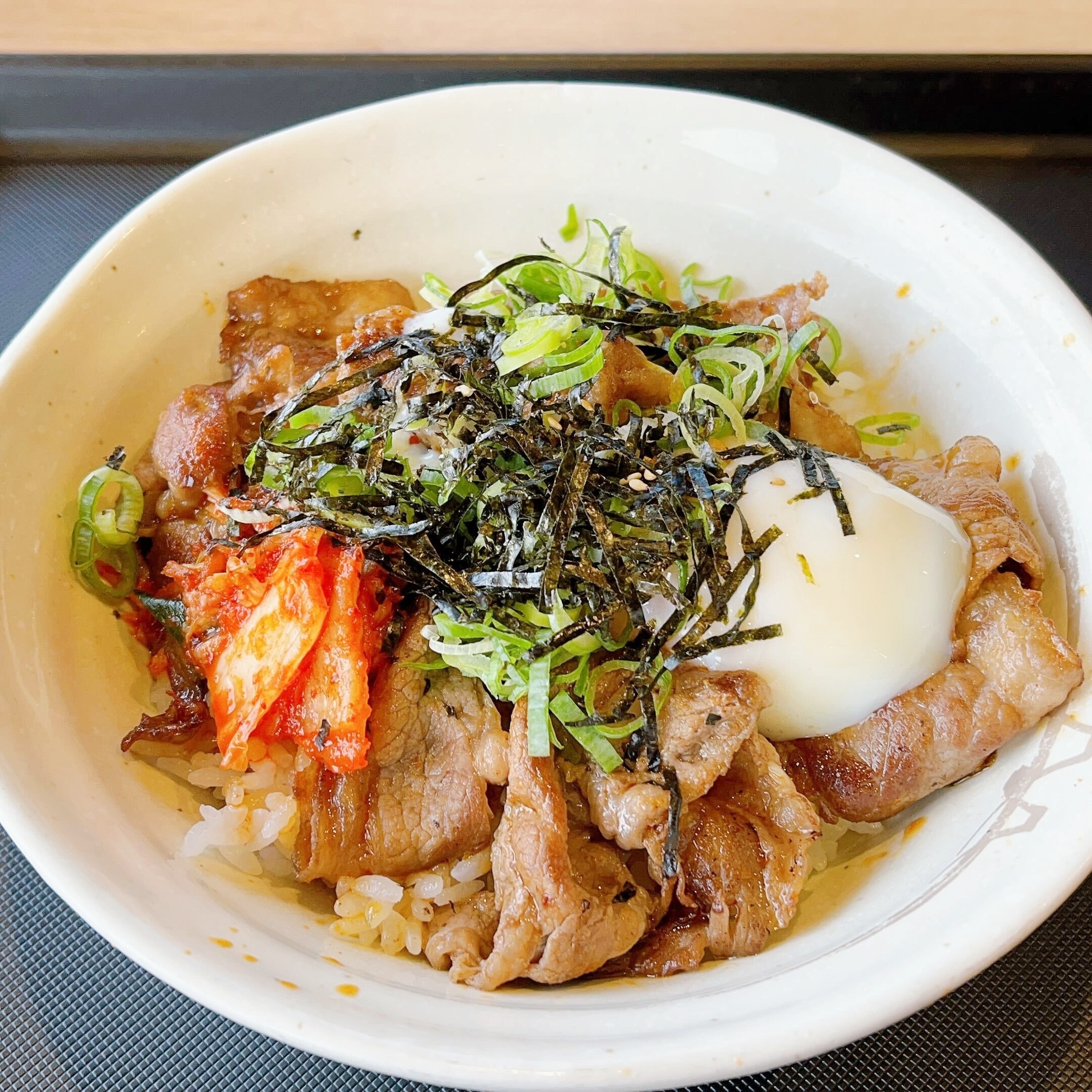 松屋のオススメのメニュー「牛焼ビビン丼」