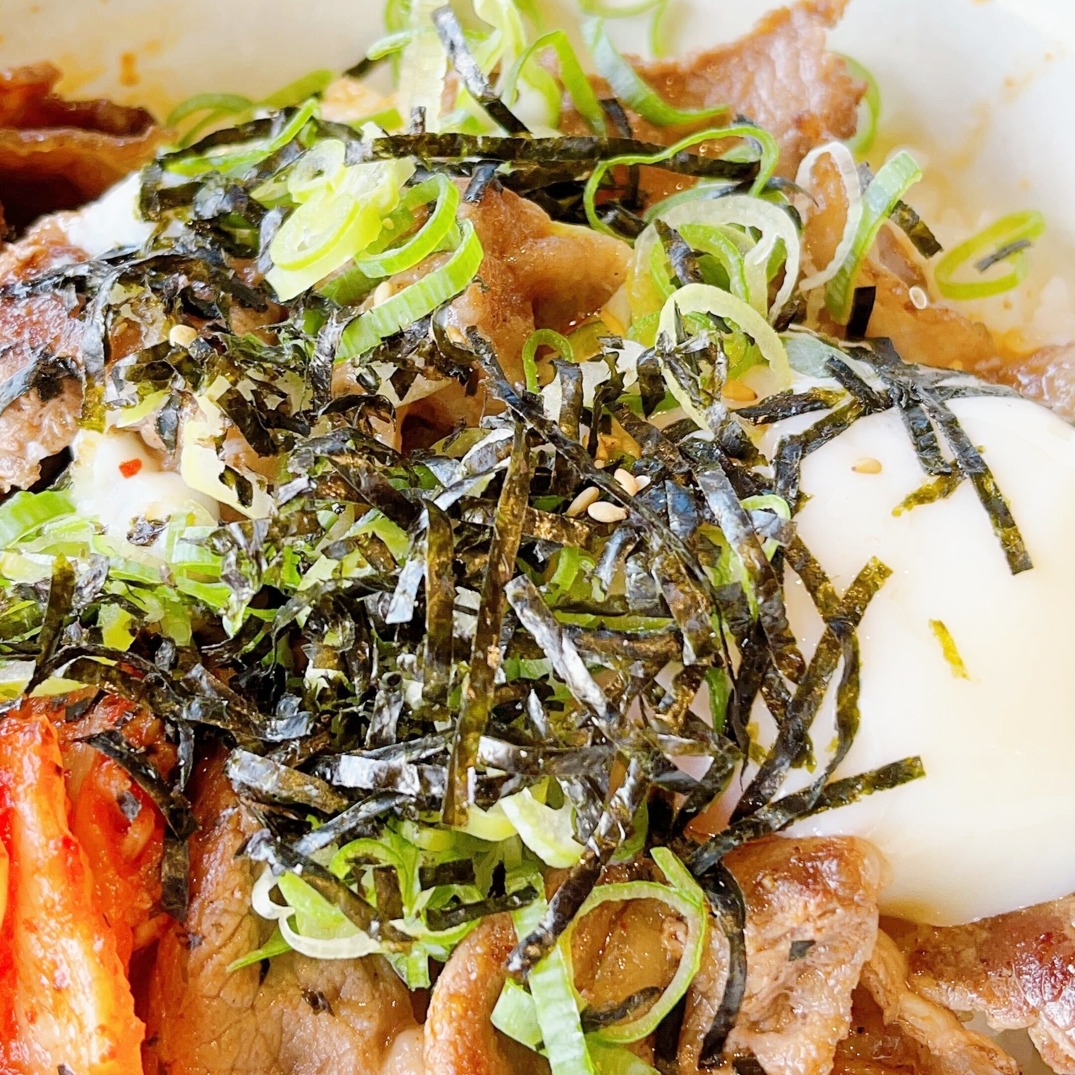 松屋のオススメのメニュー「牛焼ビビン丼」