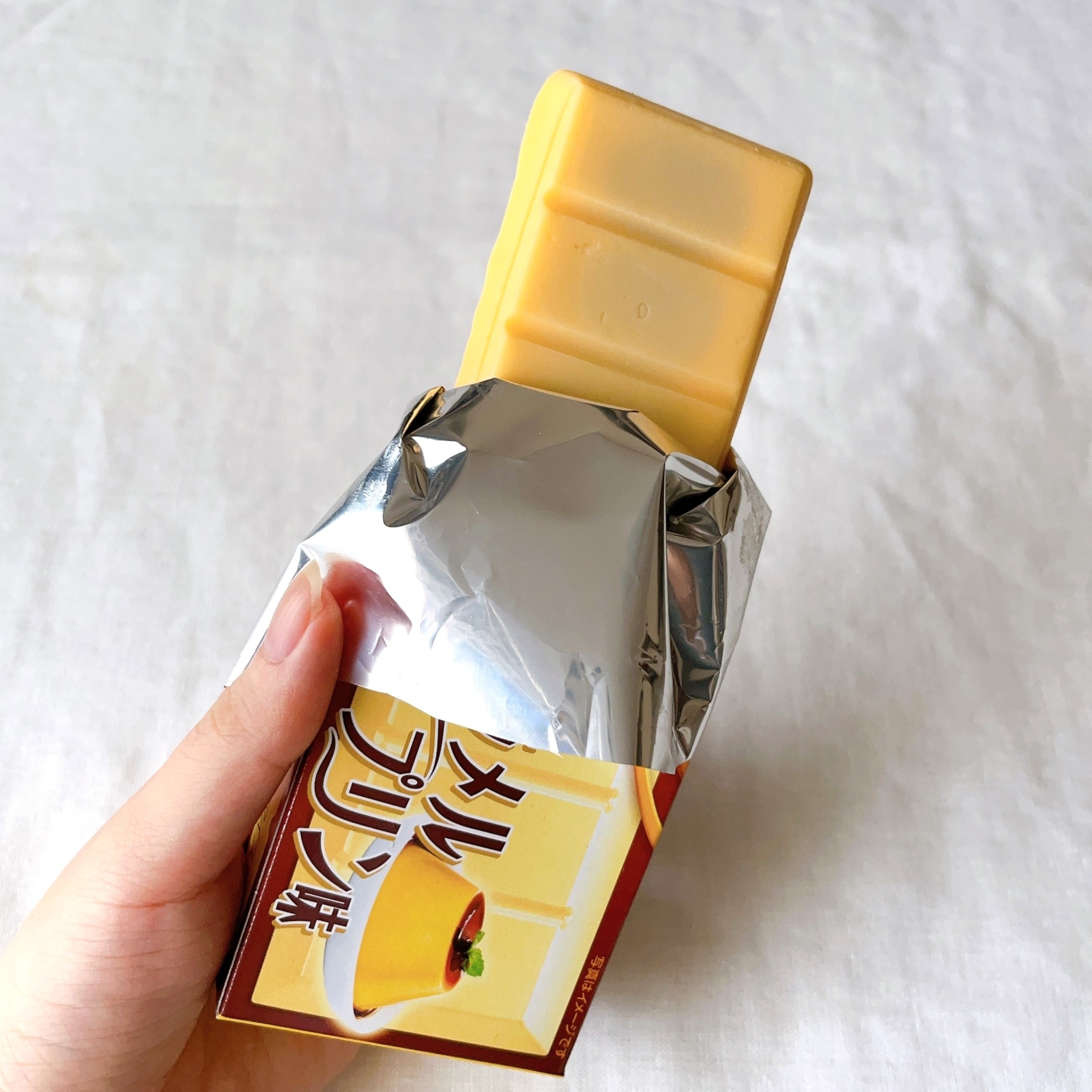セブンイレブンのオススメの商品「森永製菓 板チョコアイス カラメルプリン味」