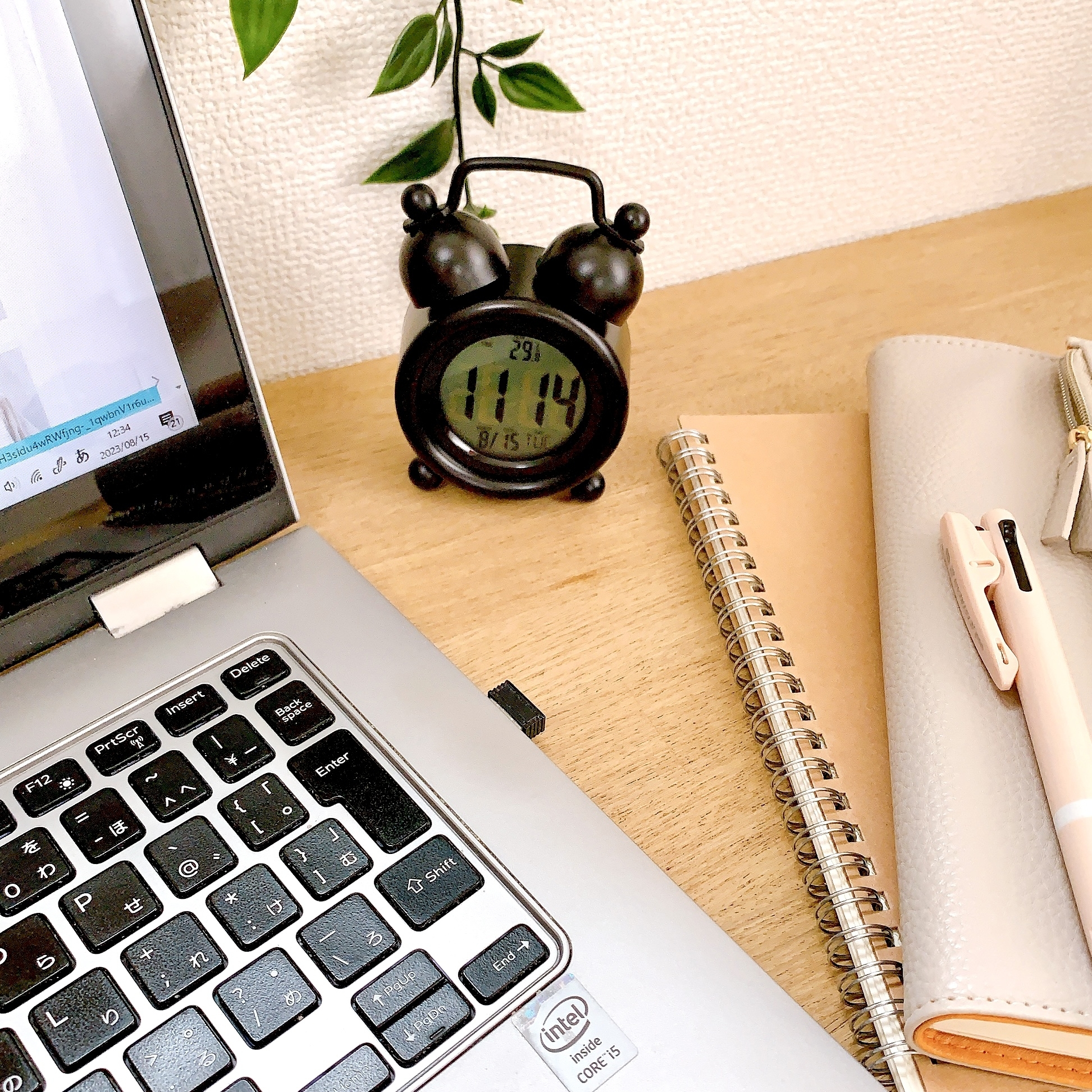 DAISO（ダイソー）のおすすめの便利グッズ「デジタルクロック5WAY」