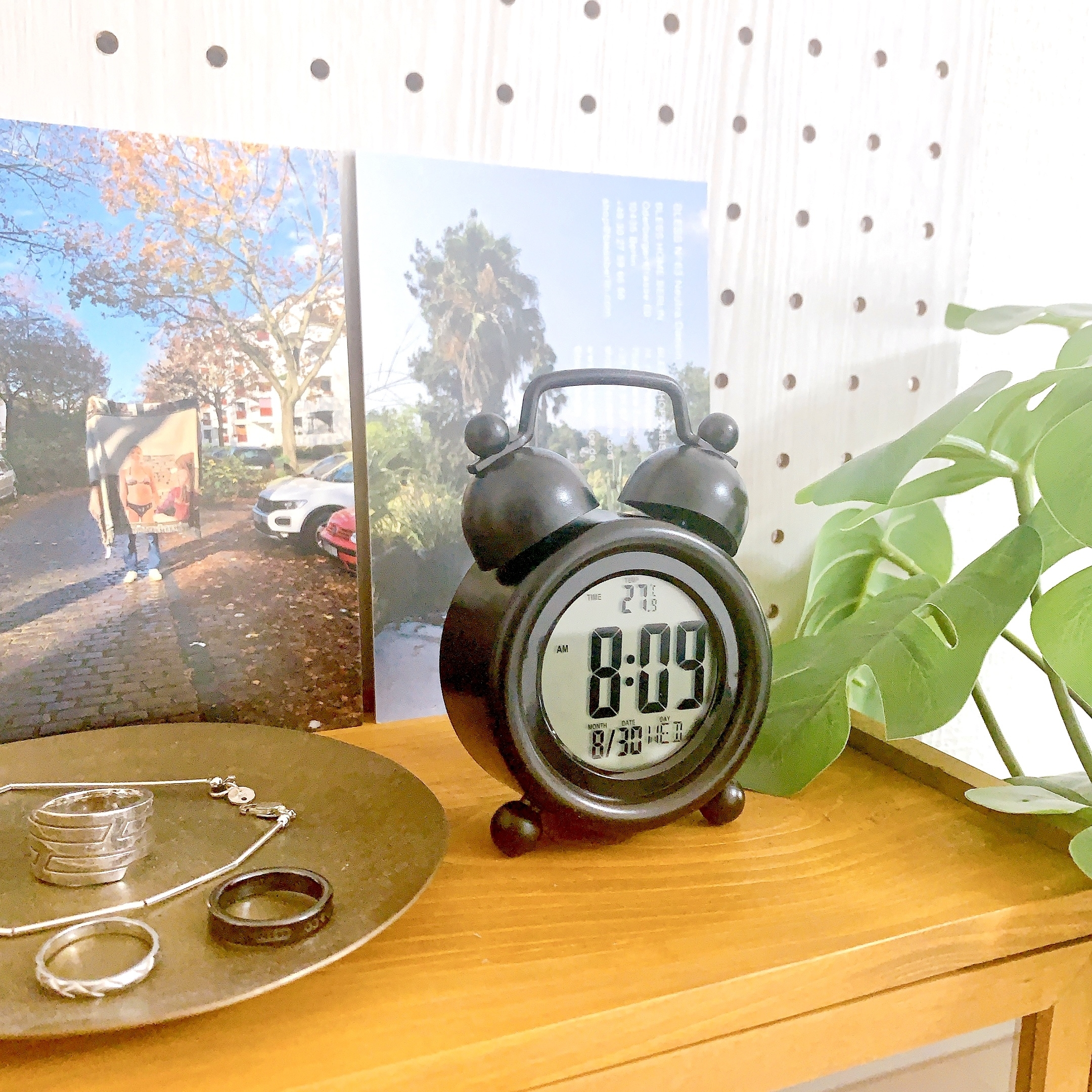 DAISO（ダイソー）のおすすめの便利グッズ「デジタルクロック5WAY」