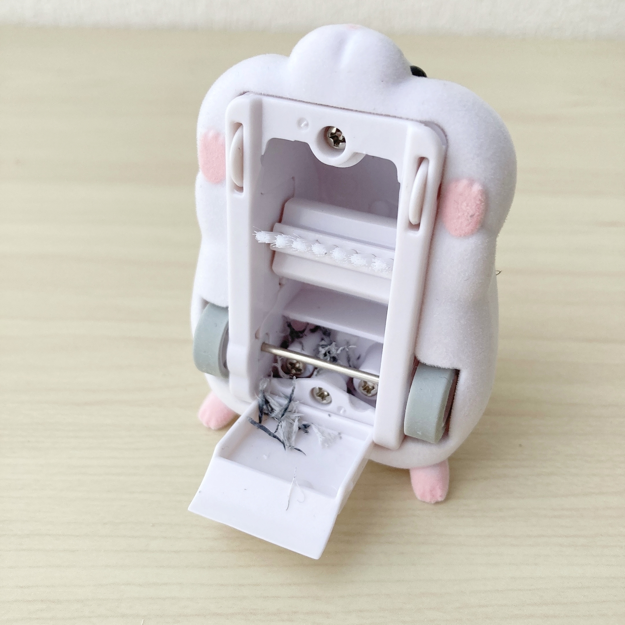 HANDS(ハンズ)で見つけたオススメの便利グッズ「卓上クリーナー もぐもぐズー」