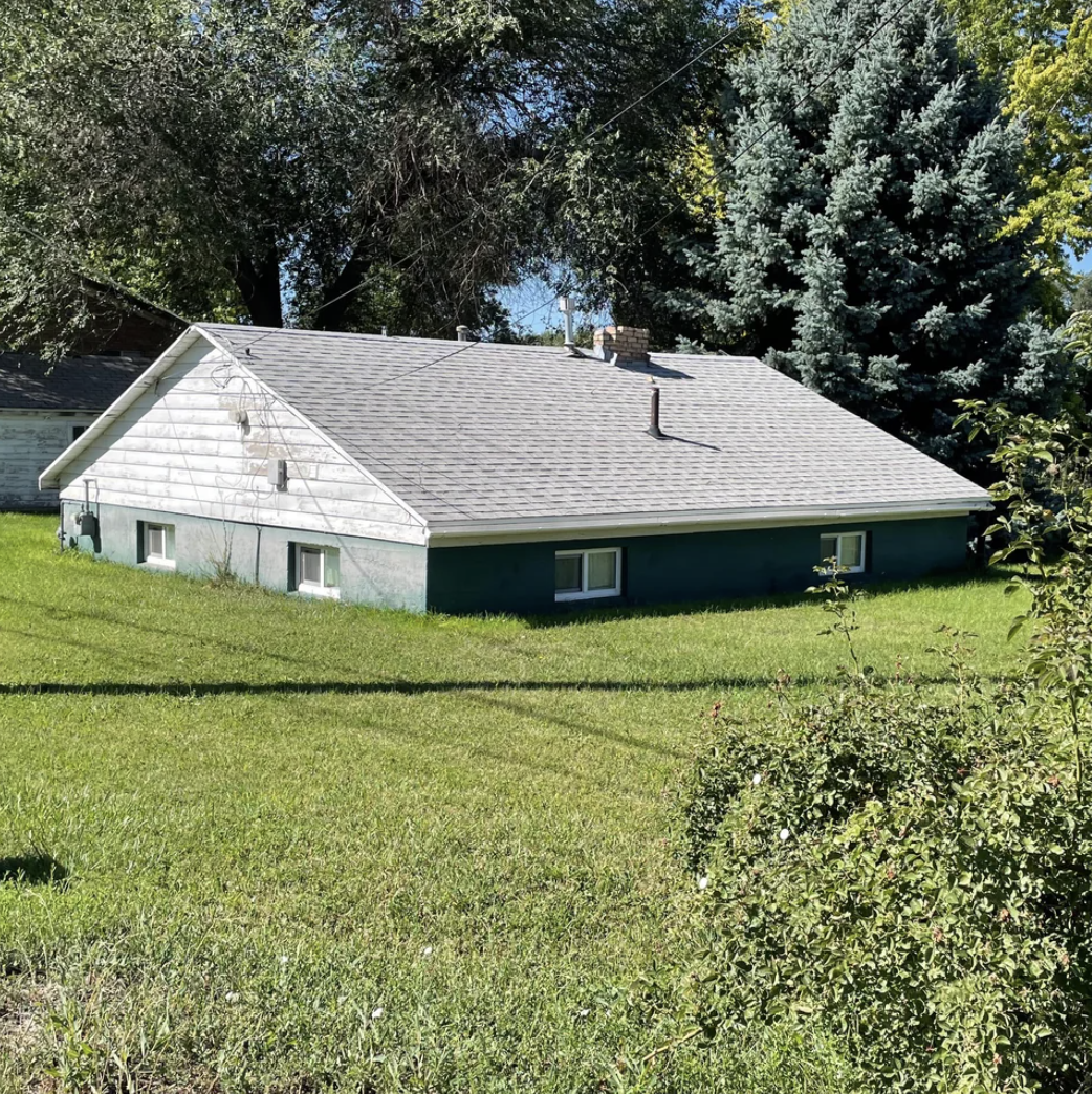 A house that&#x27;s partially underground