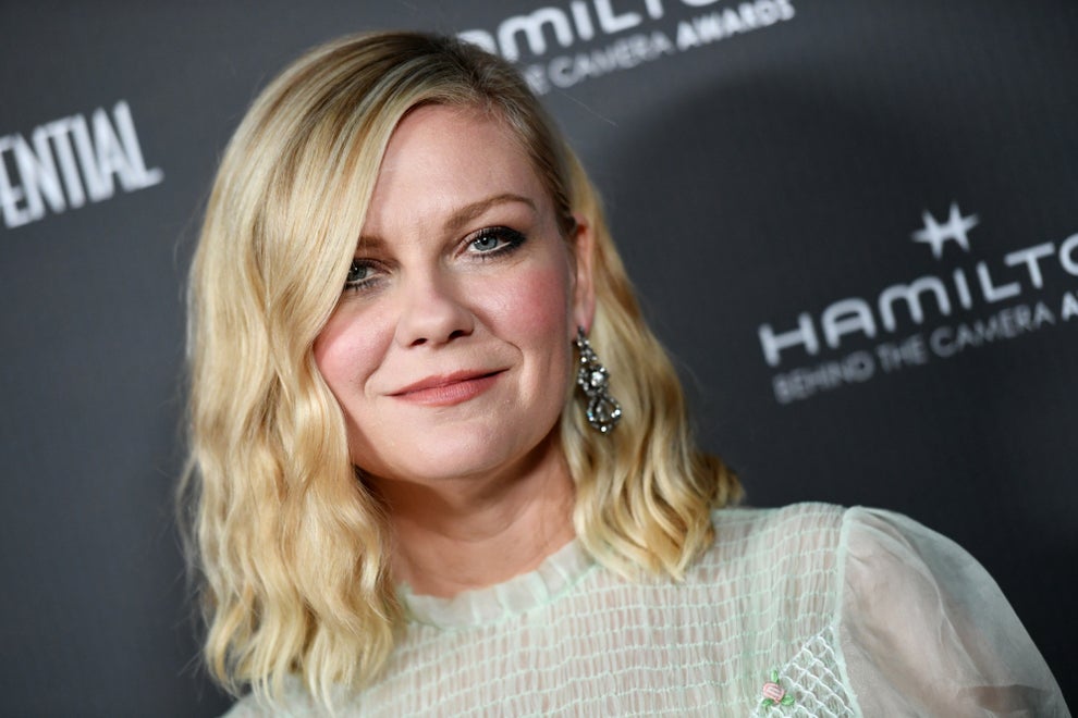 Kirsten Dunst 12 Called Out Her Controversial Kiss With Brad Pitt 