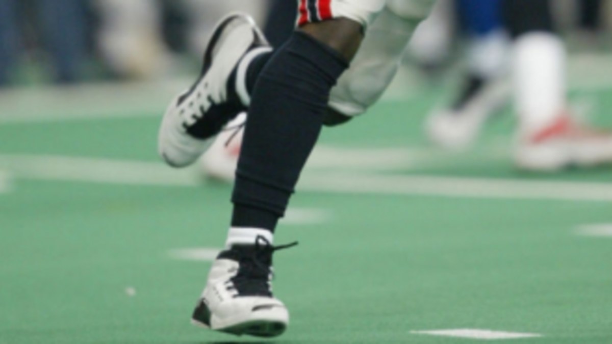 On the way to his Nike Zoom Vick 1s, Michael Vick sent Air Jordan 17s to  the Pro Football Hall of Fame