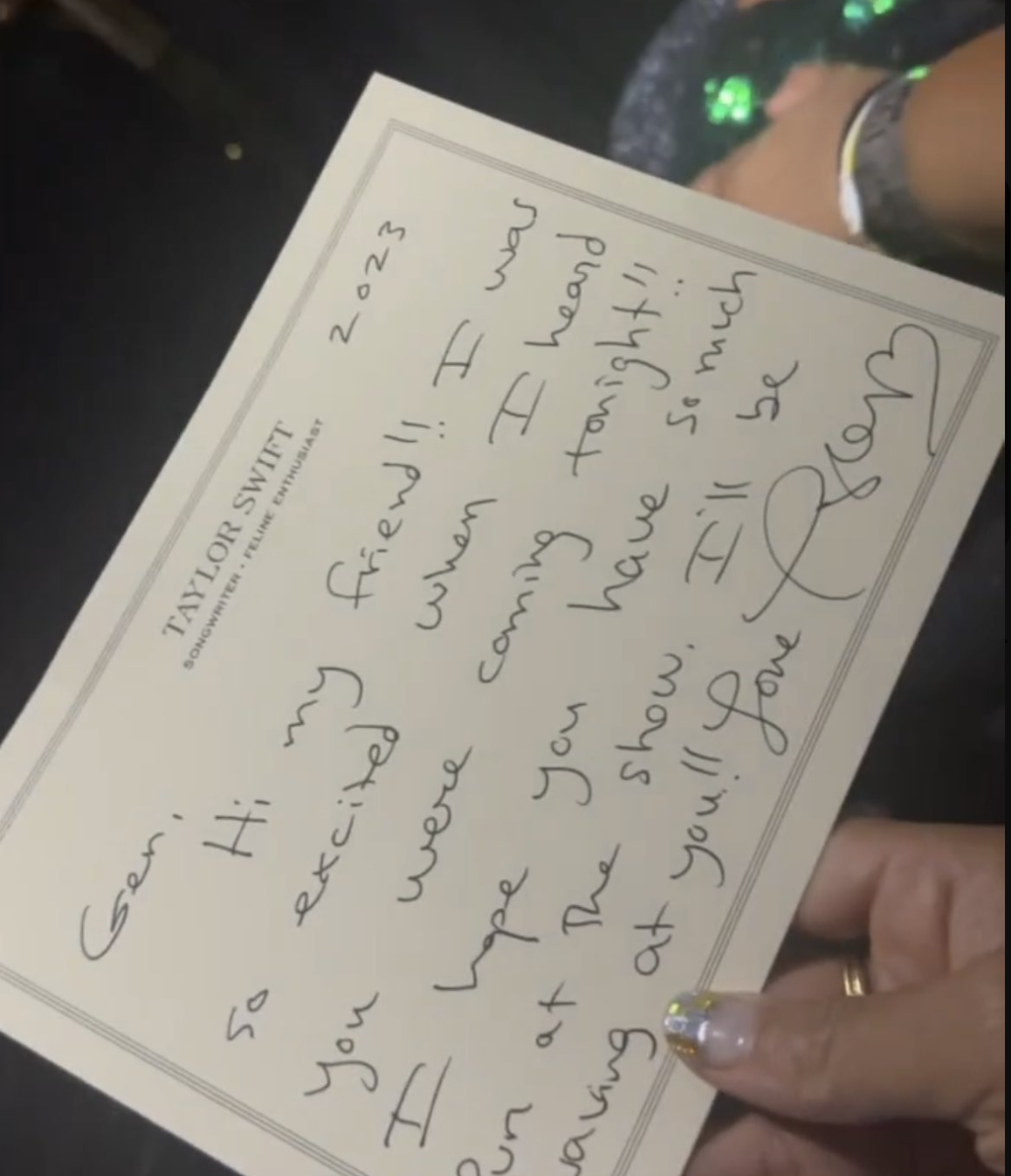 Close-up of Taylor&#x27;s handwritten note saying hi and she hopes he has &quot;so much fun&quot; at the show and she&#x27;ll be waving at him