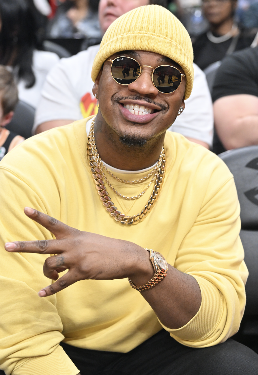 Closeup of Ne-Yo smiling and holding up the peace sign