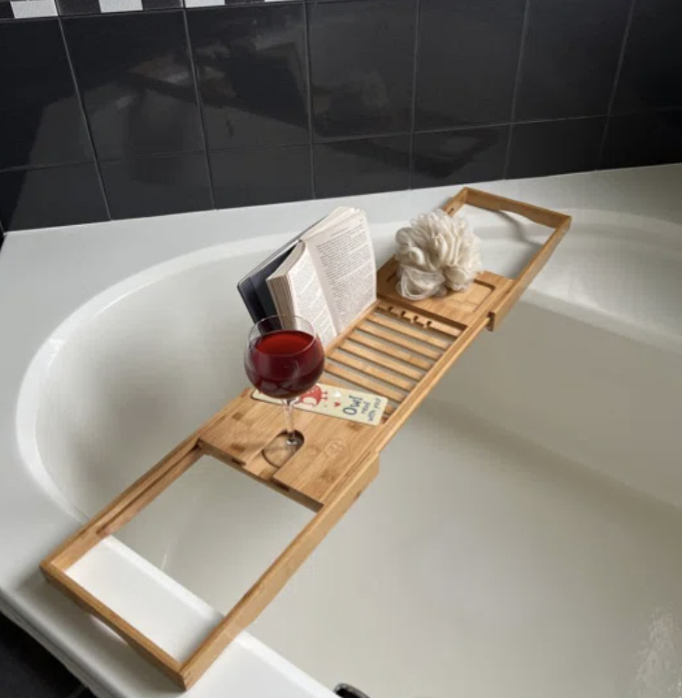 A reviewer&#x27;s bath tray