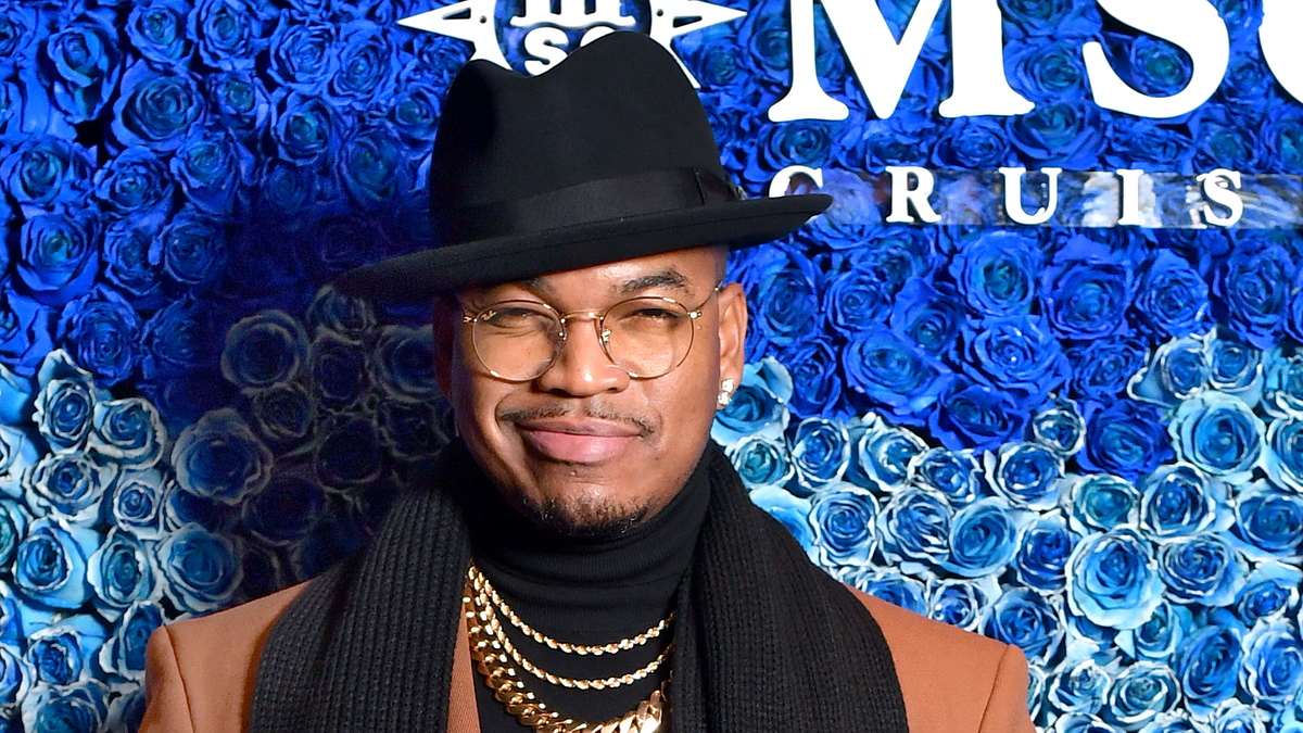 Singer Ne-Yo Say’s He Is For Polygamy While Sporting His 2 Girlfriends [VIDEO]