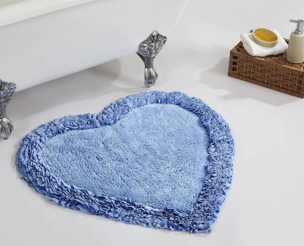 the heart rug in blue with frills along the border